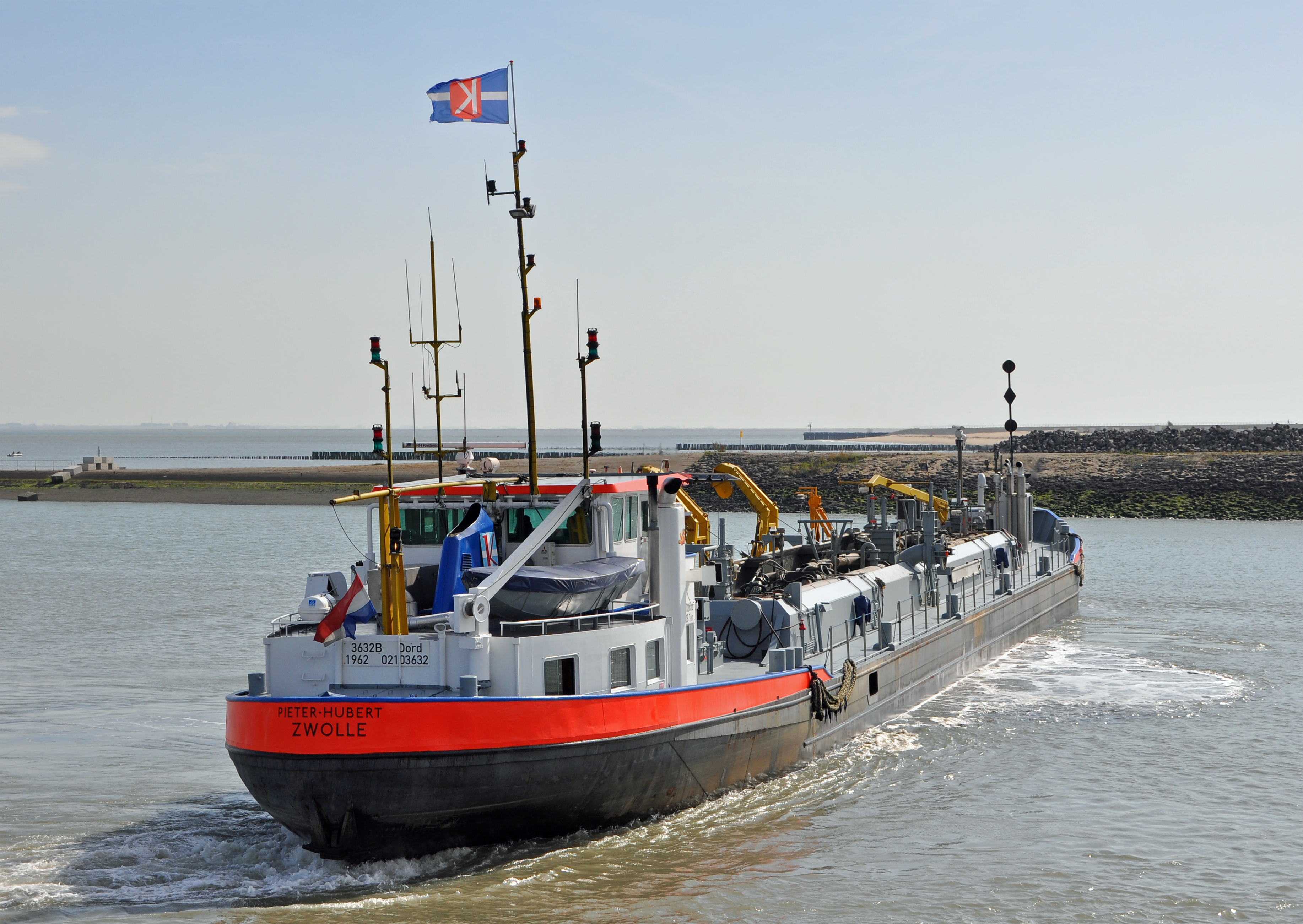 Dredger Pieter Hubert R01