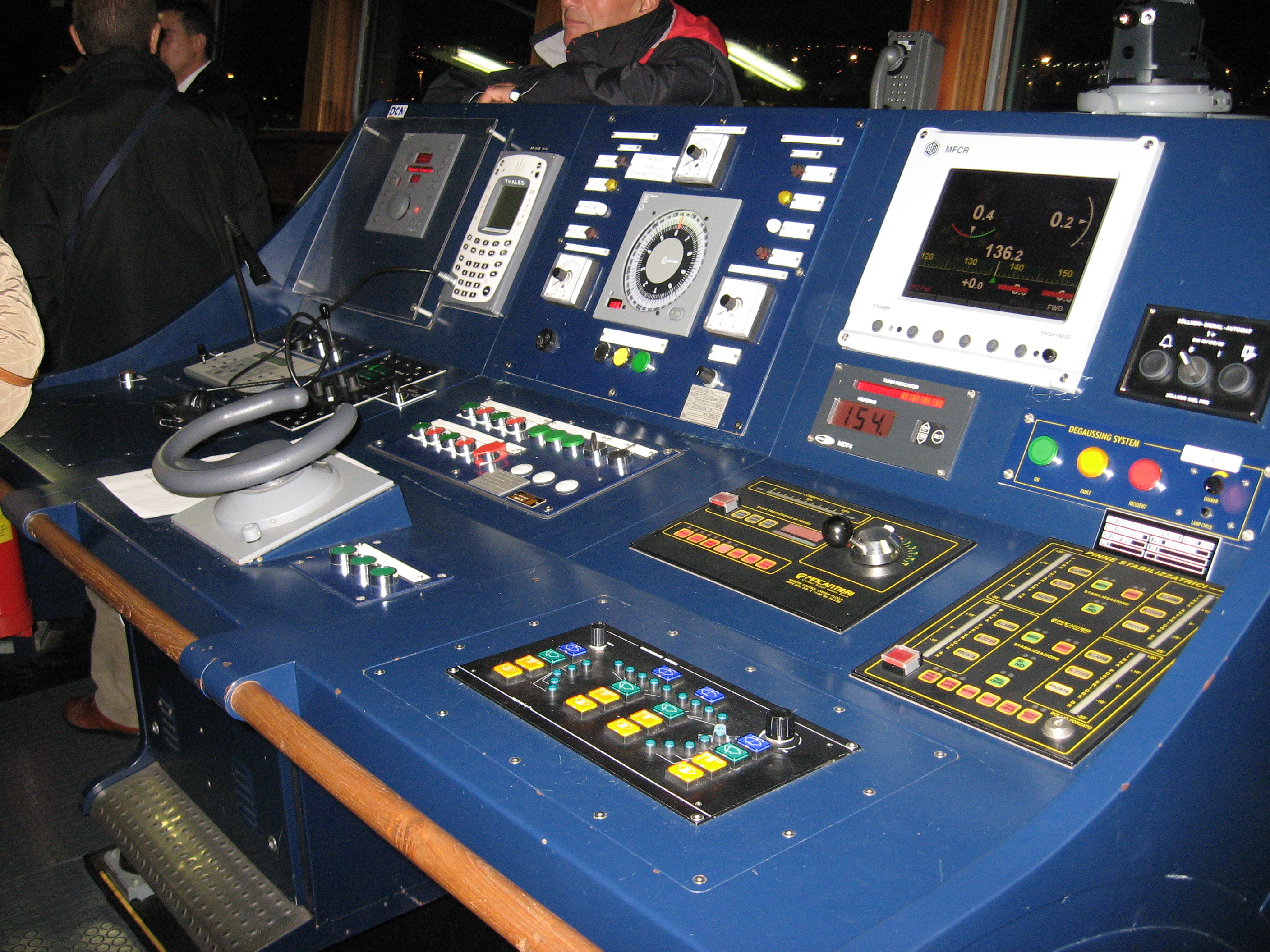 Duilio D 554 bridge 02