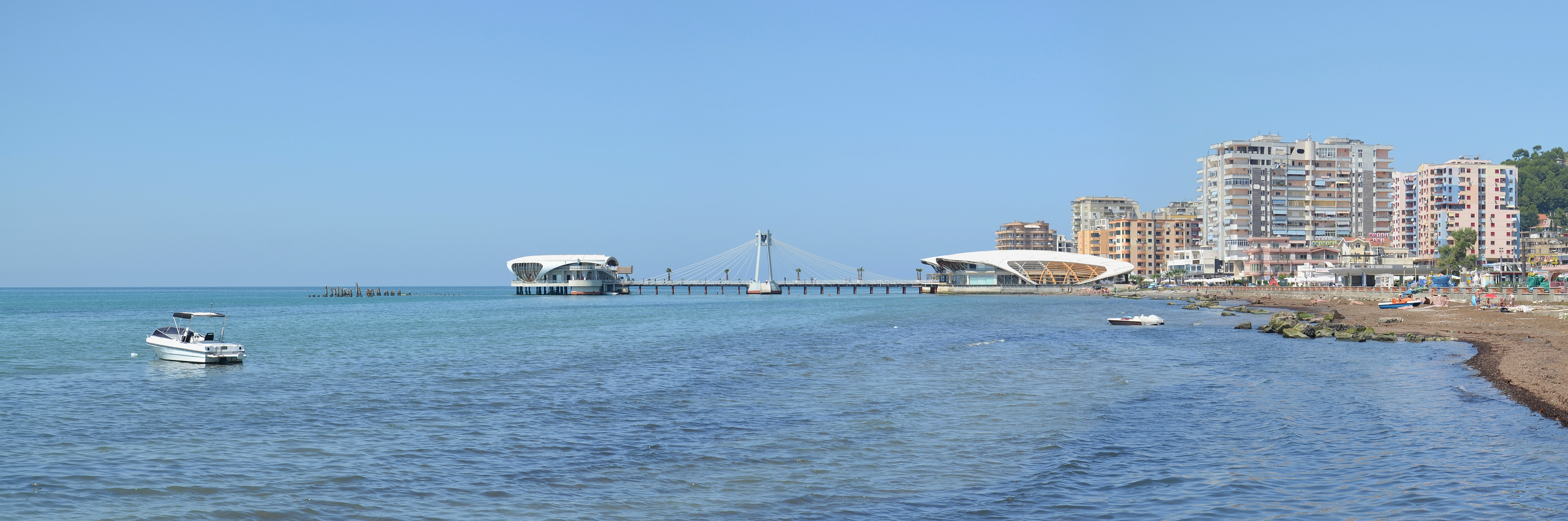 Durrës beach (by Pudelek)