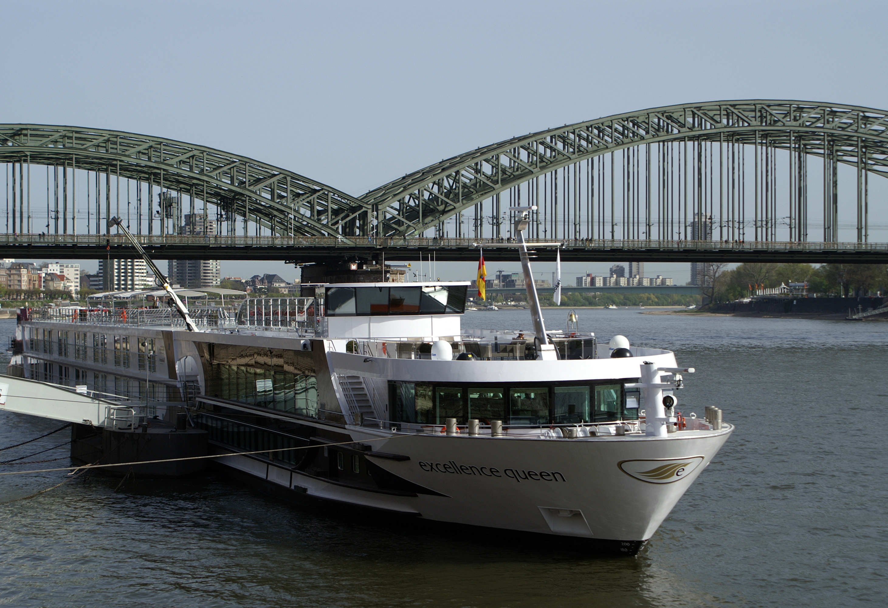Excellence Queen (ship, 2011) 001