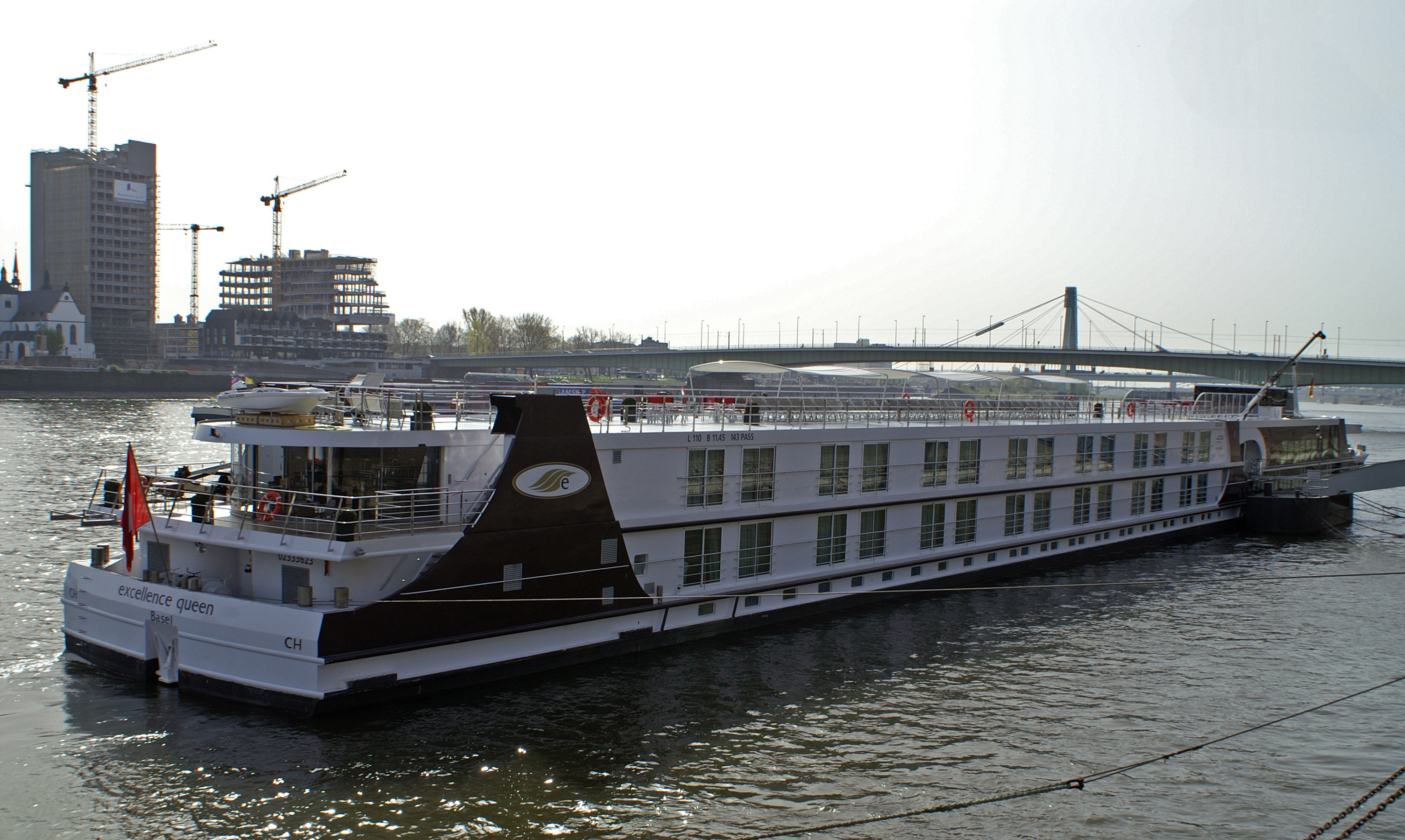 Excellence Queen (ship, 2011) 003