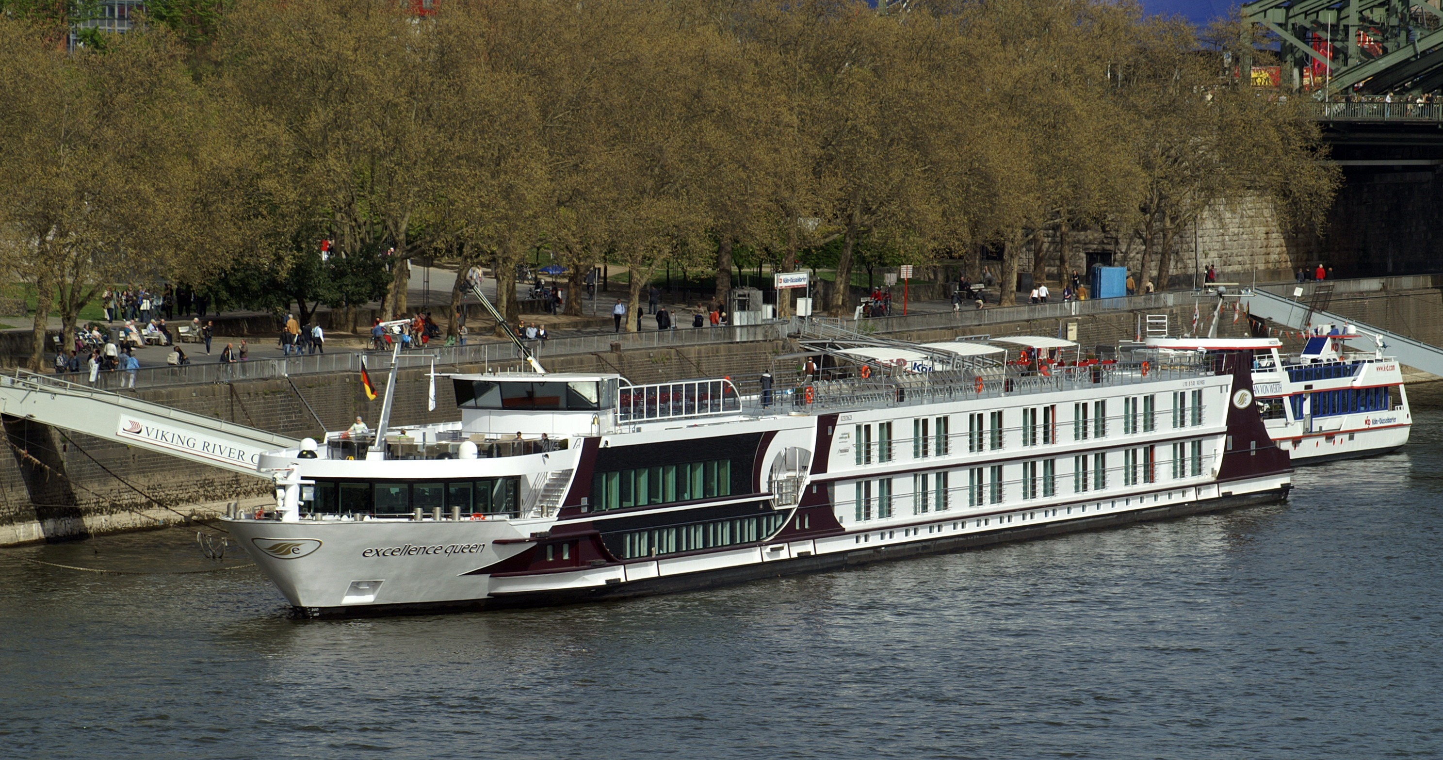 Excellence Queen (ship, 2011) 006