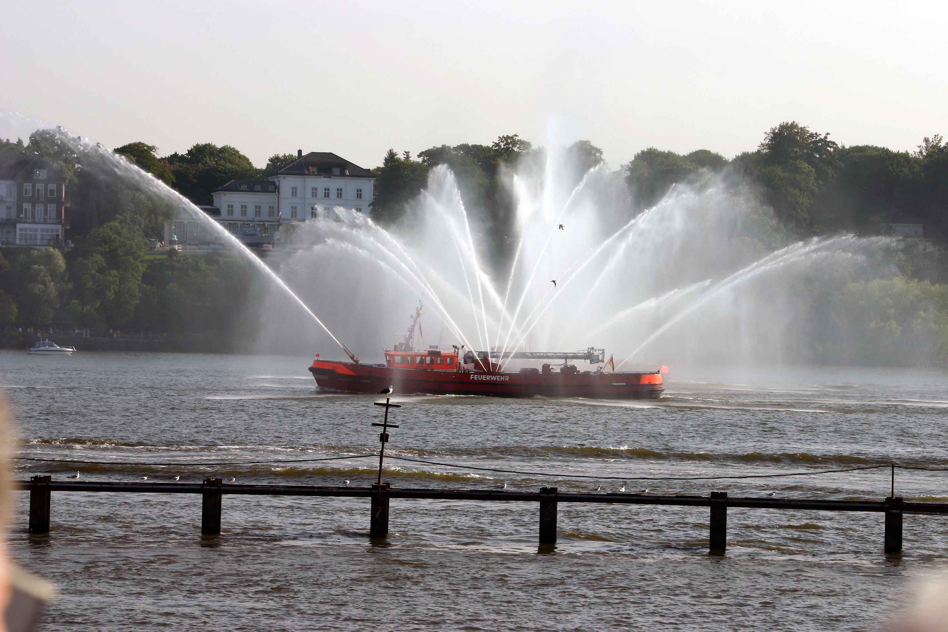 Feuerloeschboot 3306