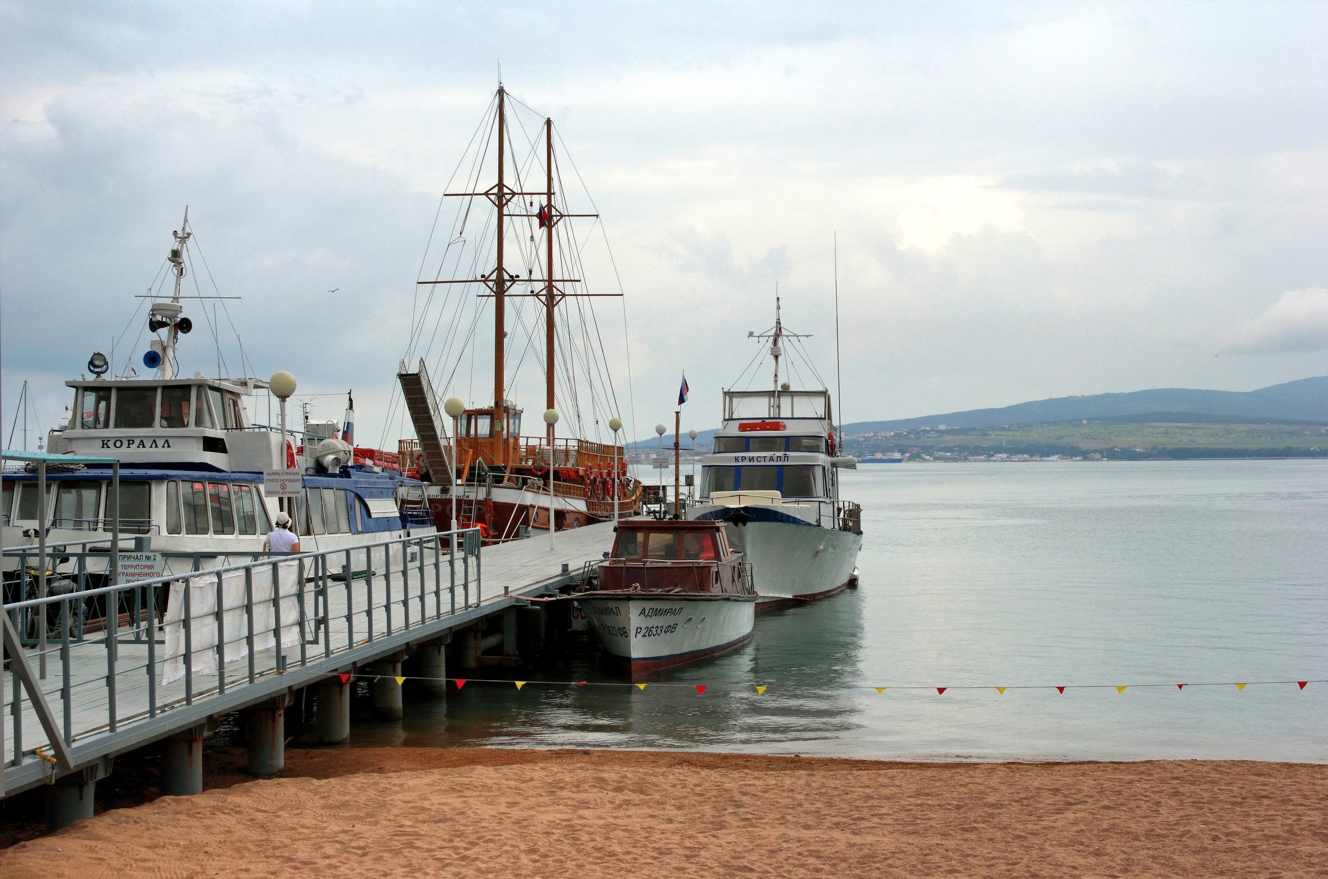 Gelendzhik Berth with pleasure craft IMG 8177 1725