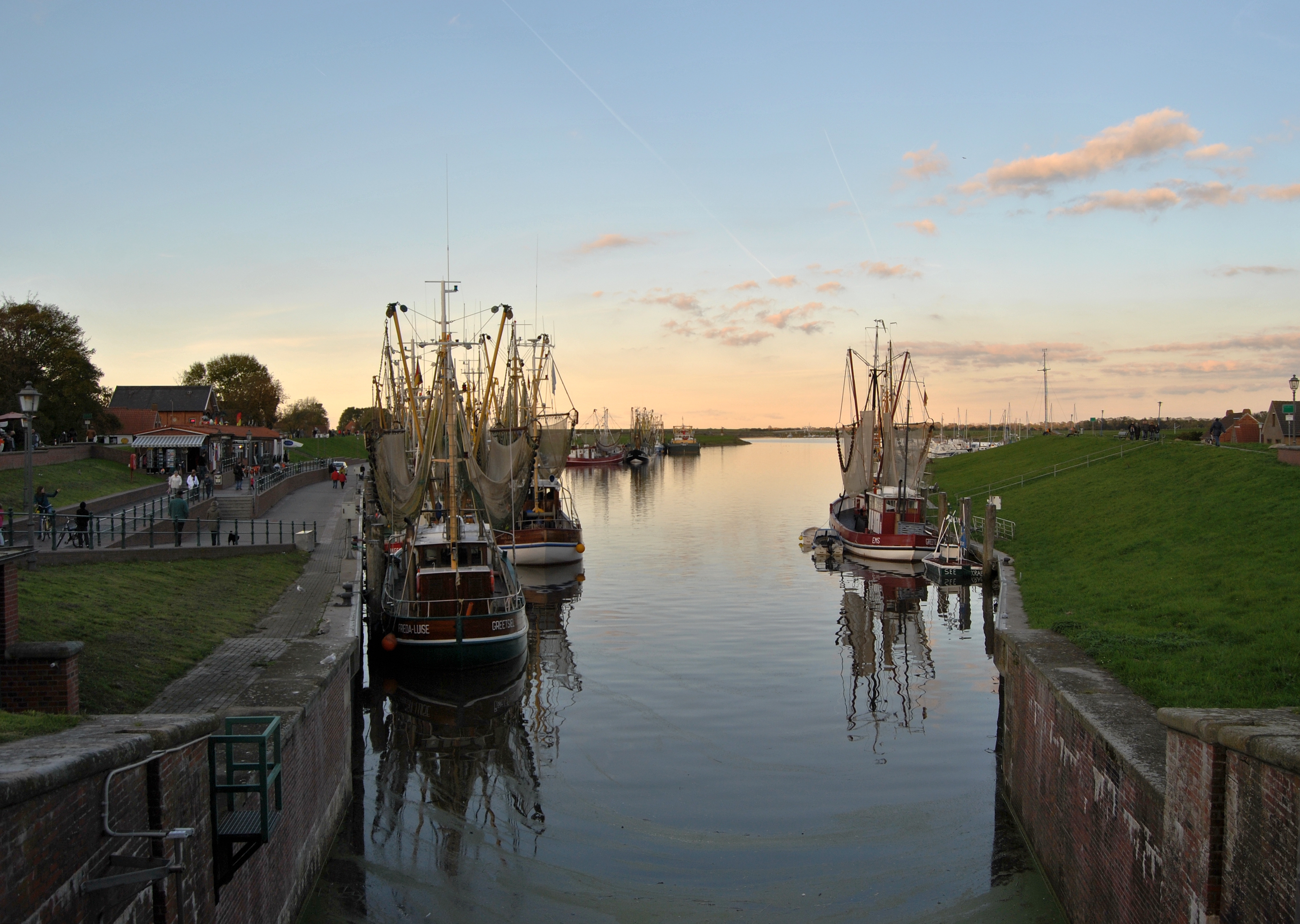 Greetsieler Hafen, Abend 2010