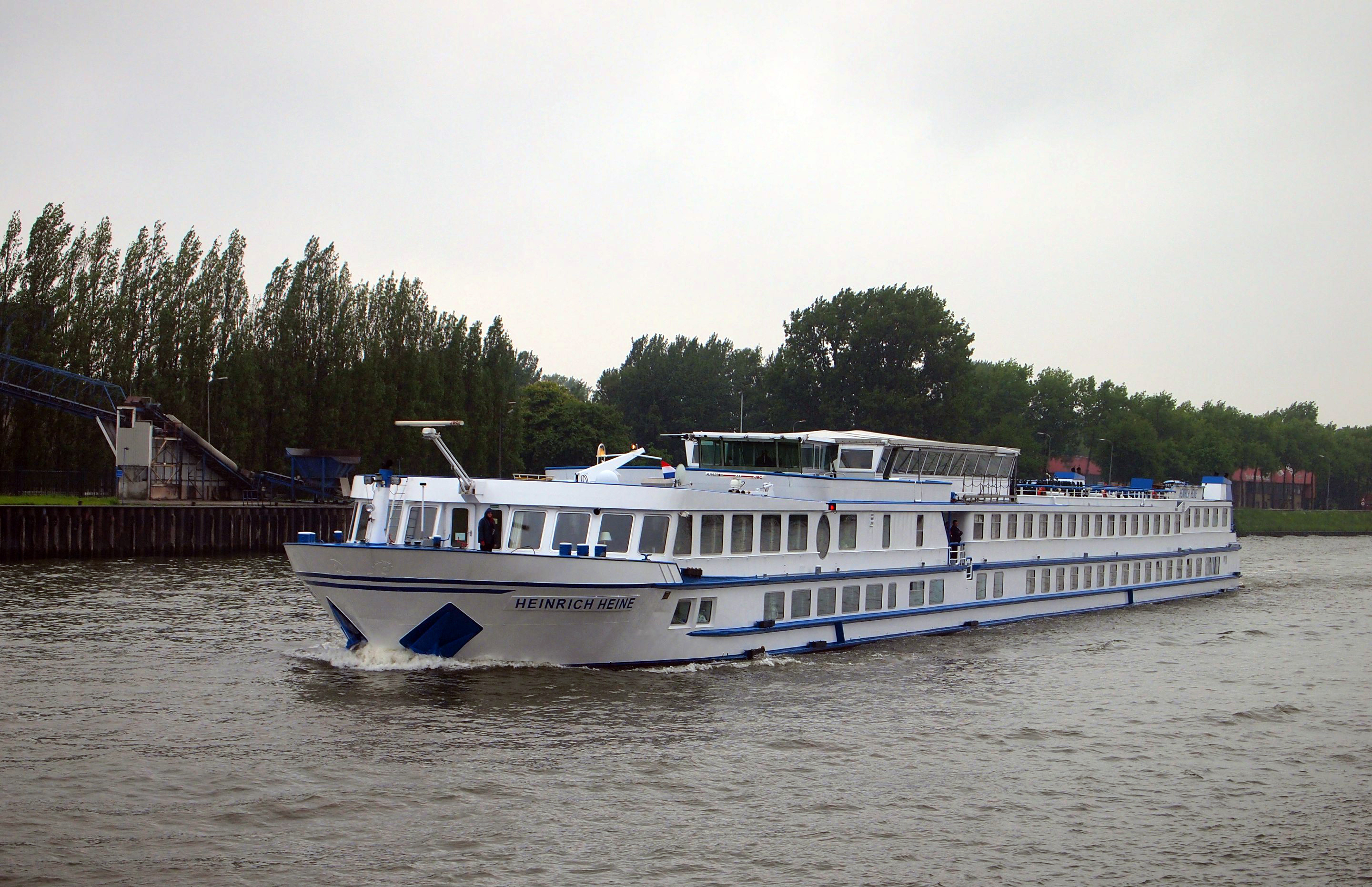 Heinrich Heine (ship, 1990) 001