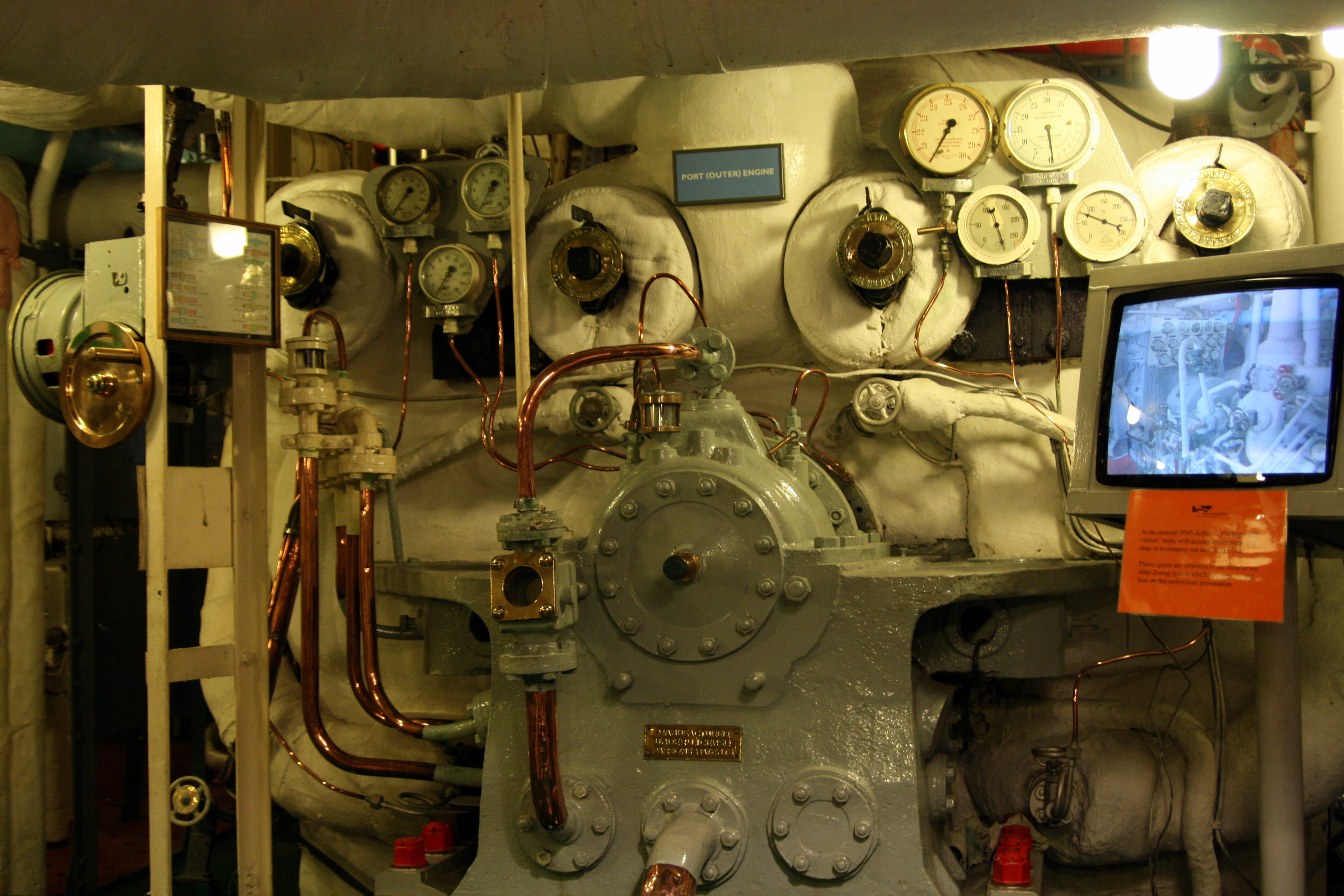 HMS Belfast - Engine room - Port engine