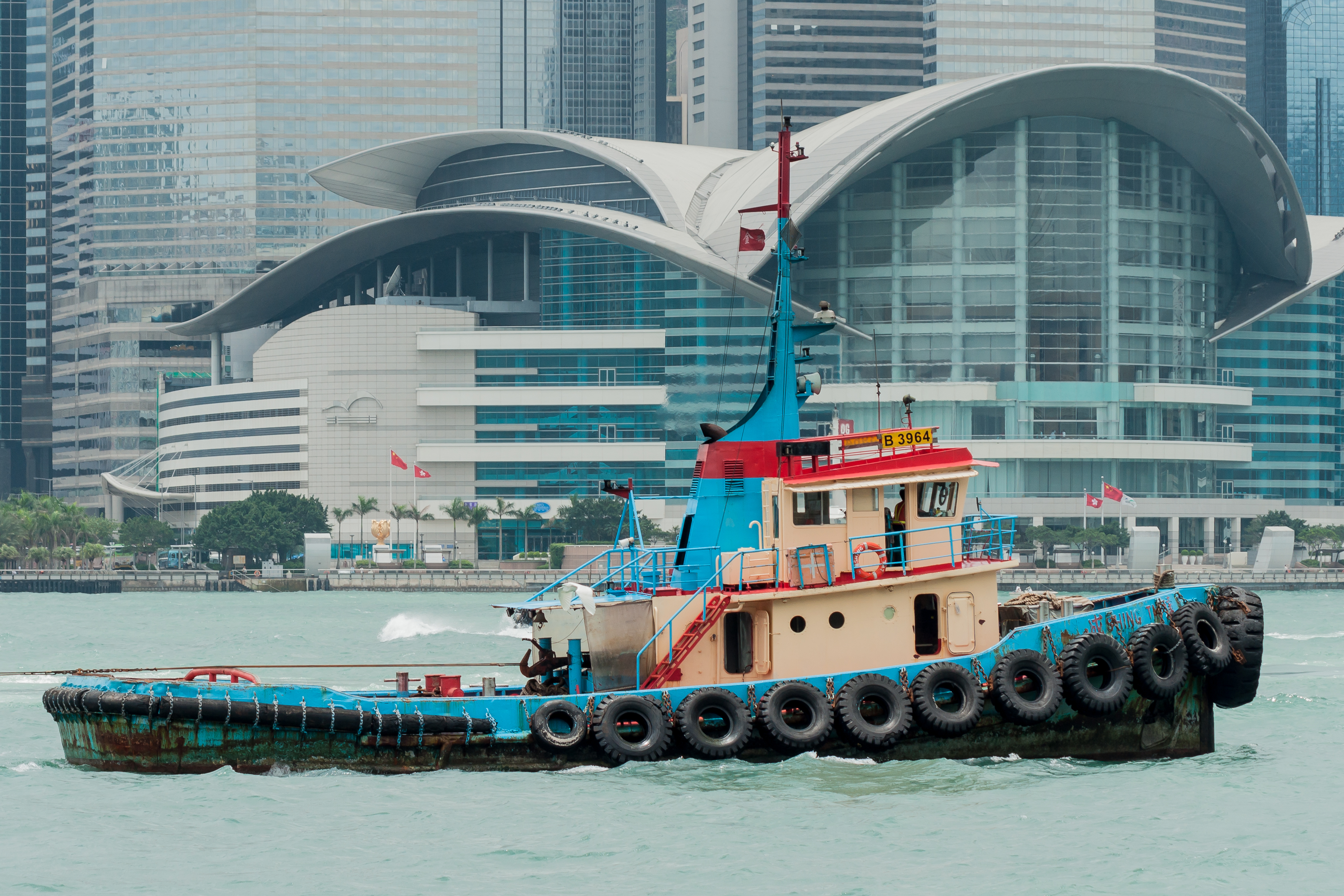 Hong Kong China Towboat-in-Victoria-Harbour-01