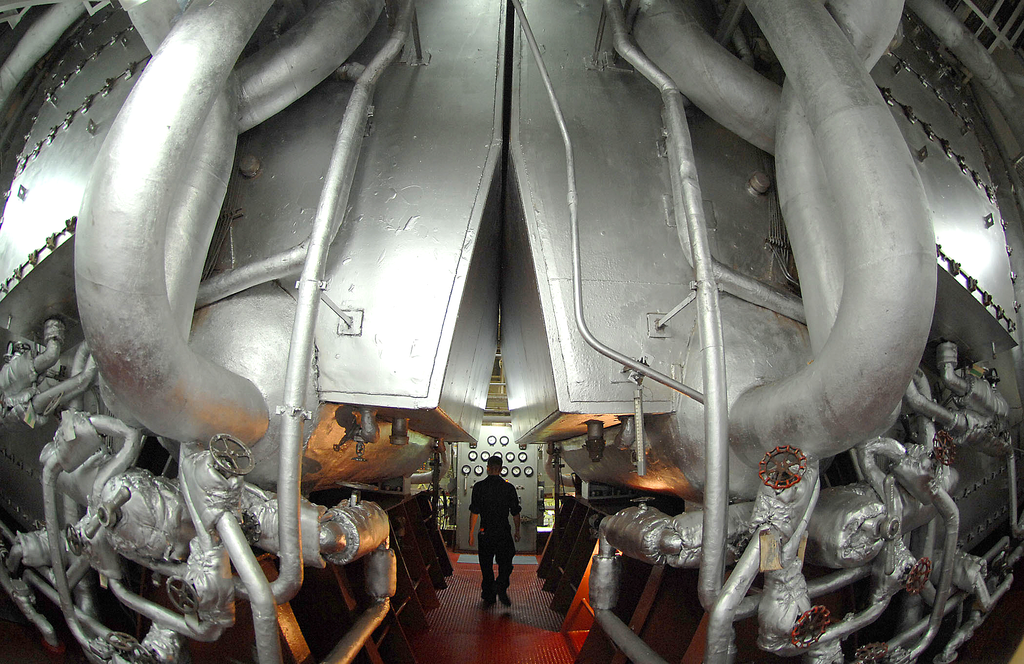 Image-USNS Comfort - Engine Room