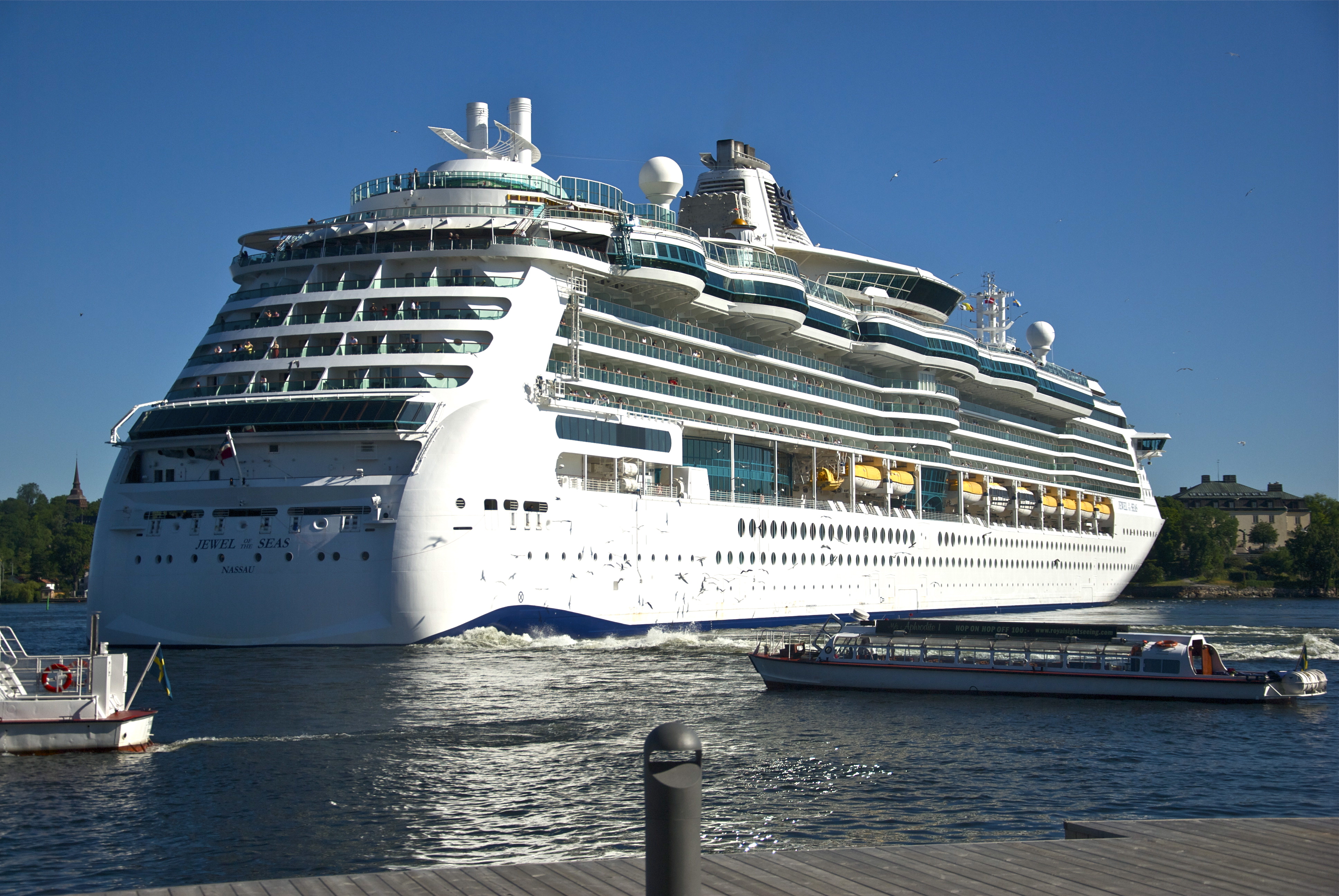 Jewel of the Seas in Stockholm June 2011b