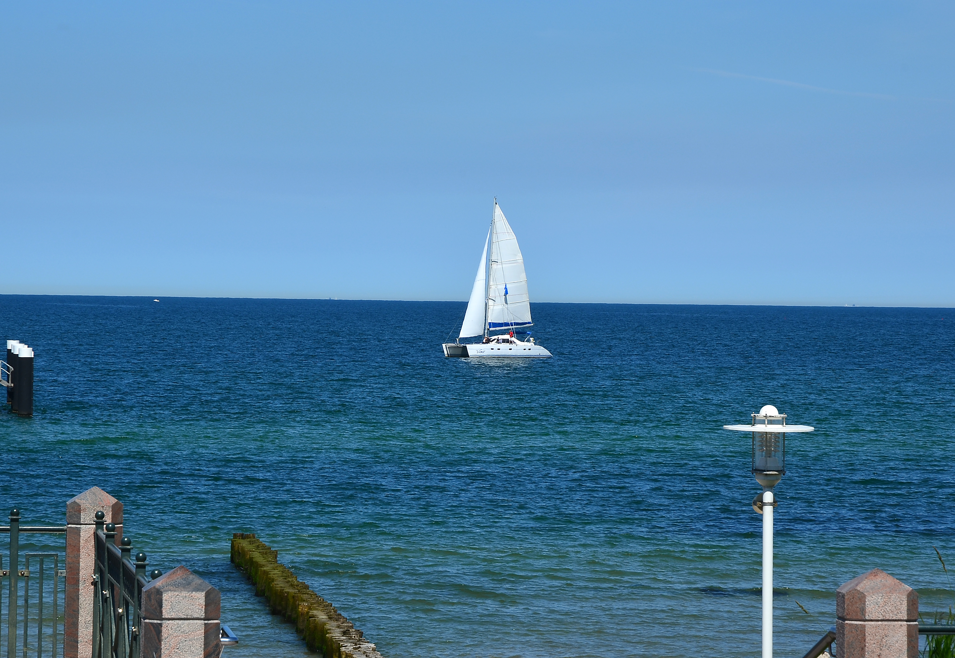 Kühlungsborn, Segelboot auf der Ostsee (1)