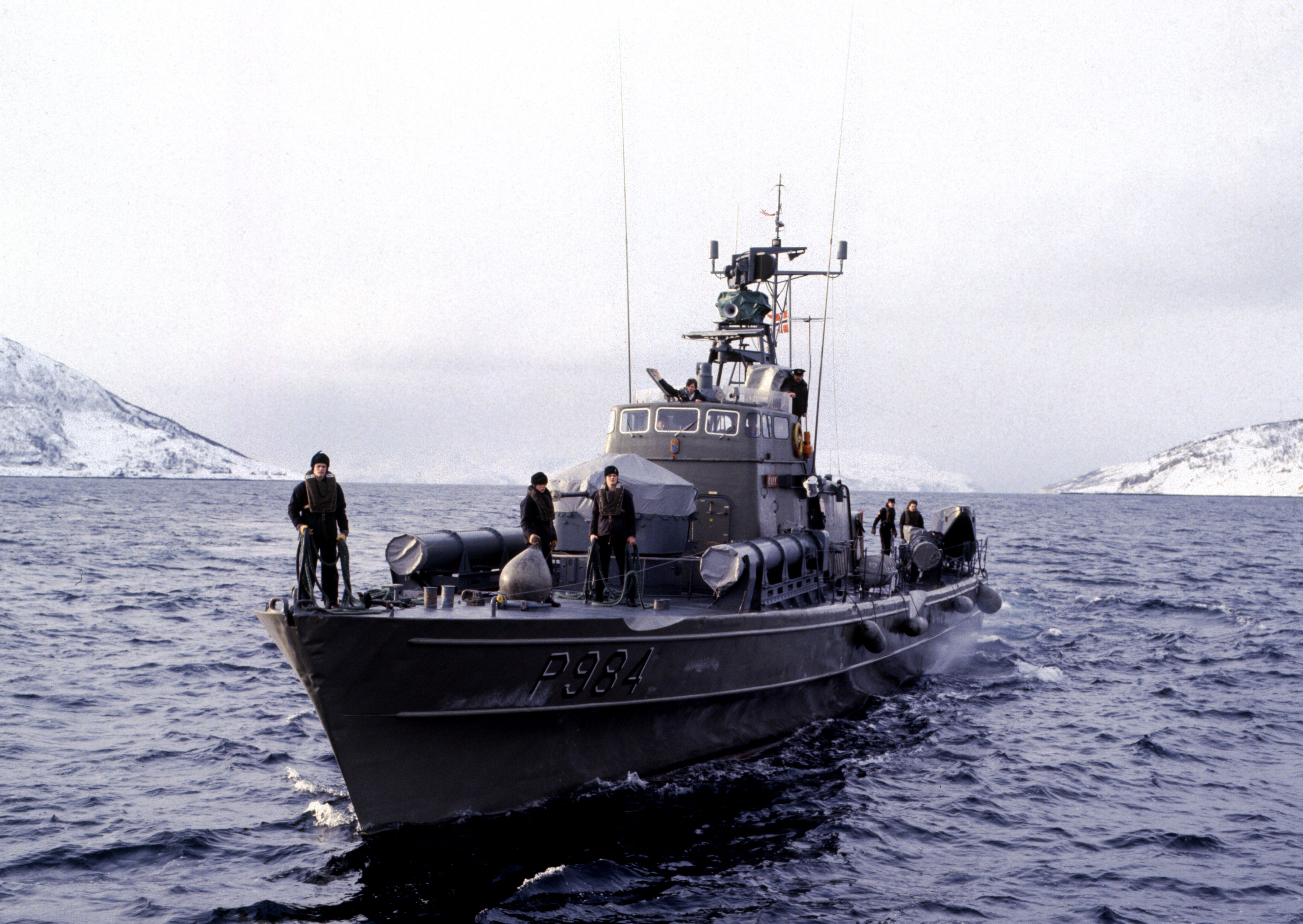 KNM Kvikk during an exercise the 9. March 1985