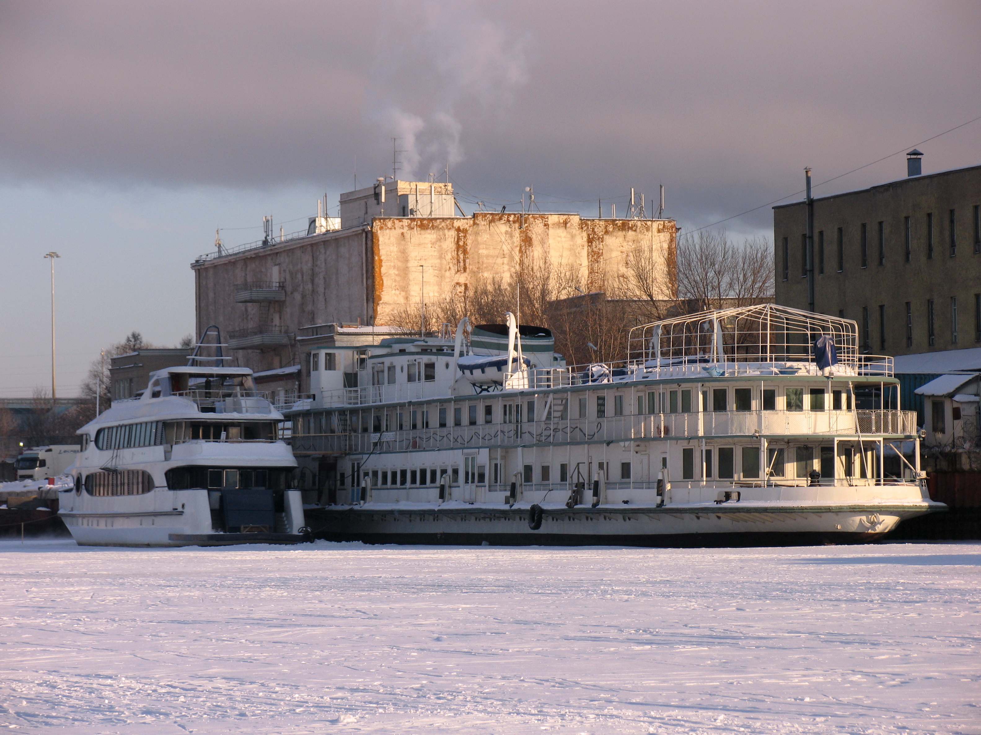 Knyaz Vorontsov in North River Port 31-jan-2012 02