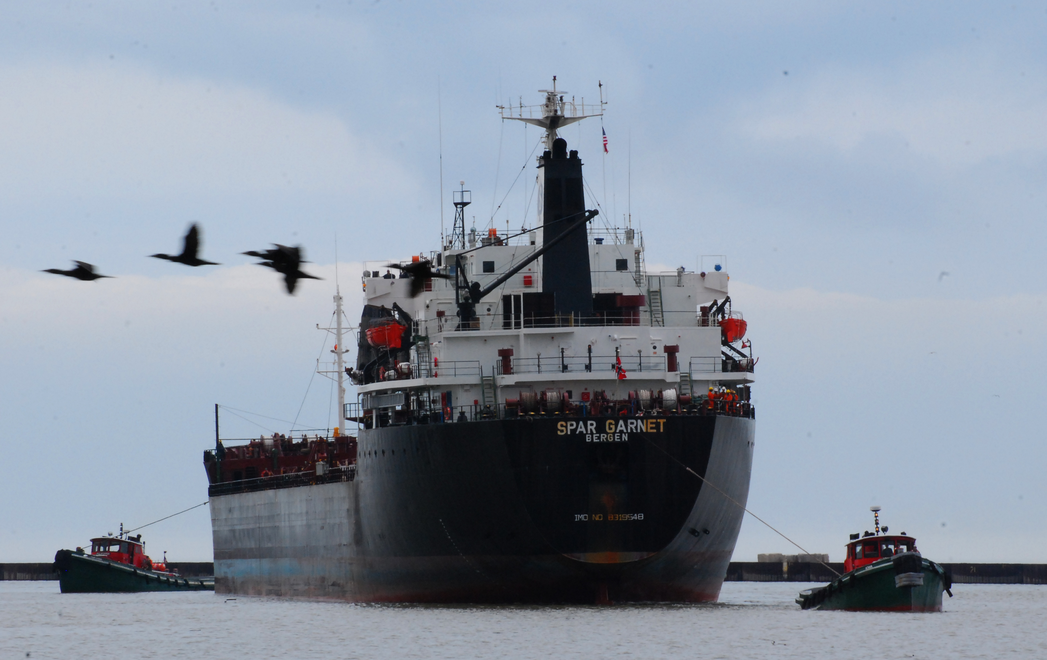 Lake Freighter Spar Garnet and 2 tugs