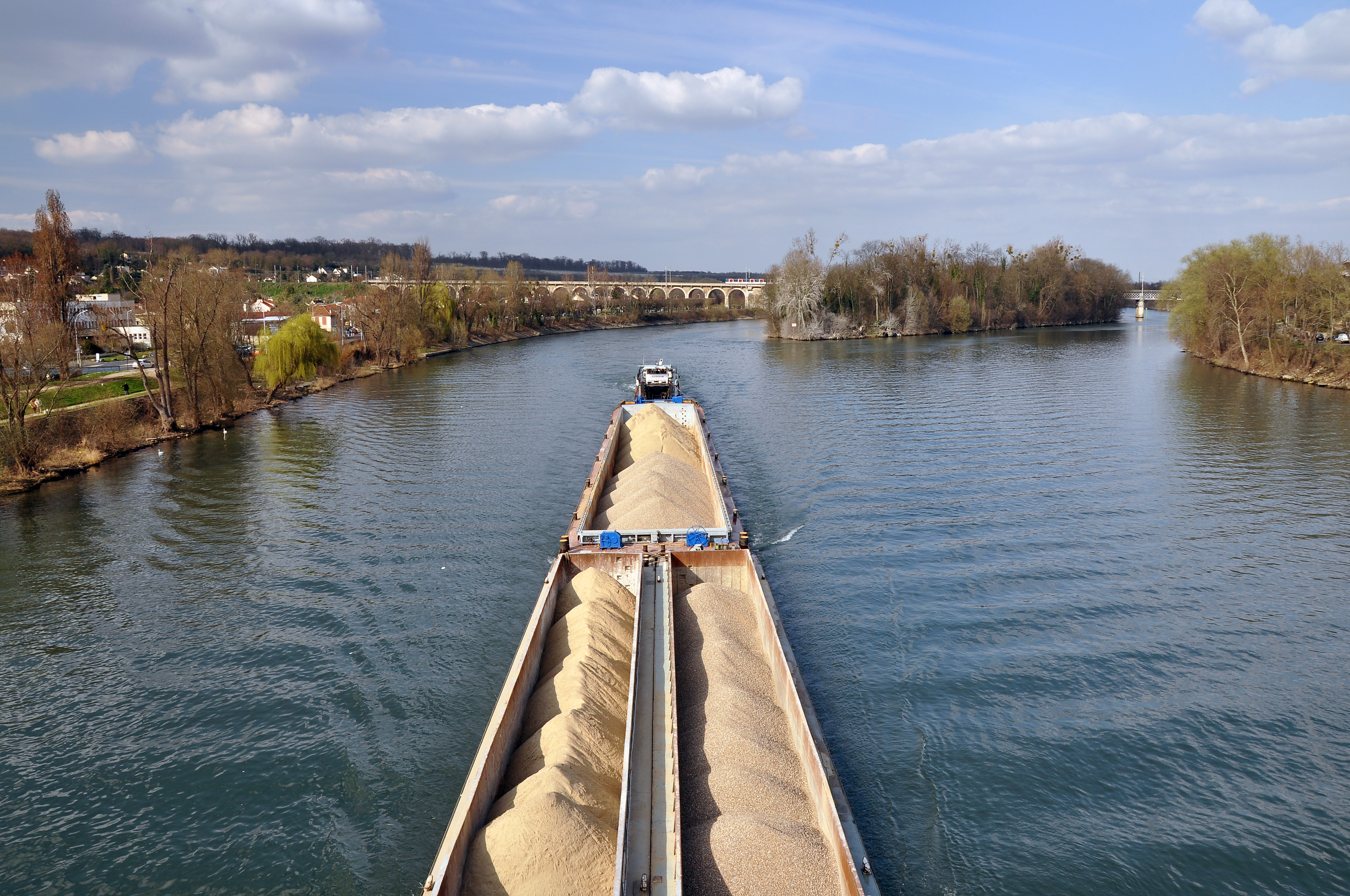Le Pecq péniche sur Seine 001