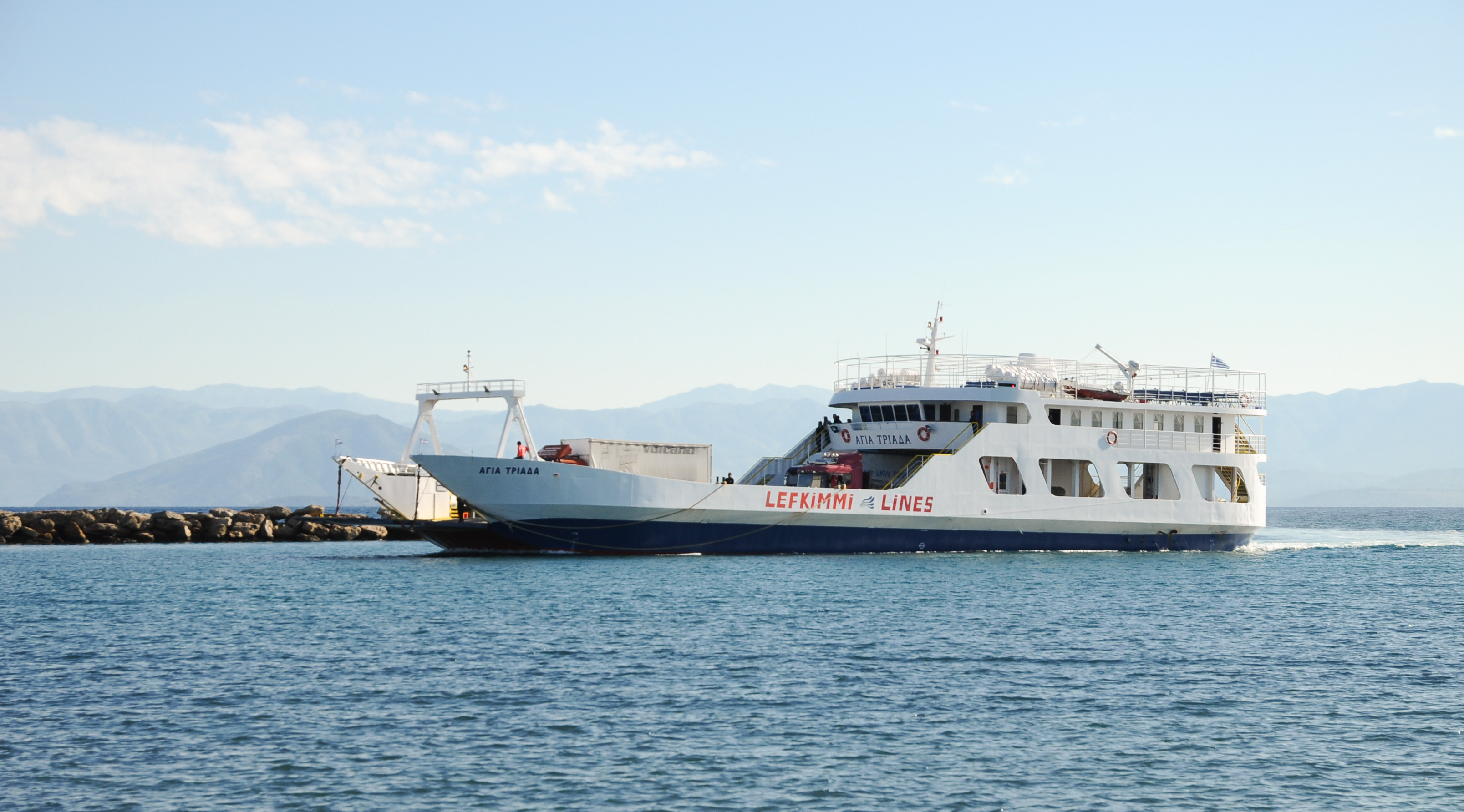 Lefkimmi ferry 01
