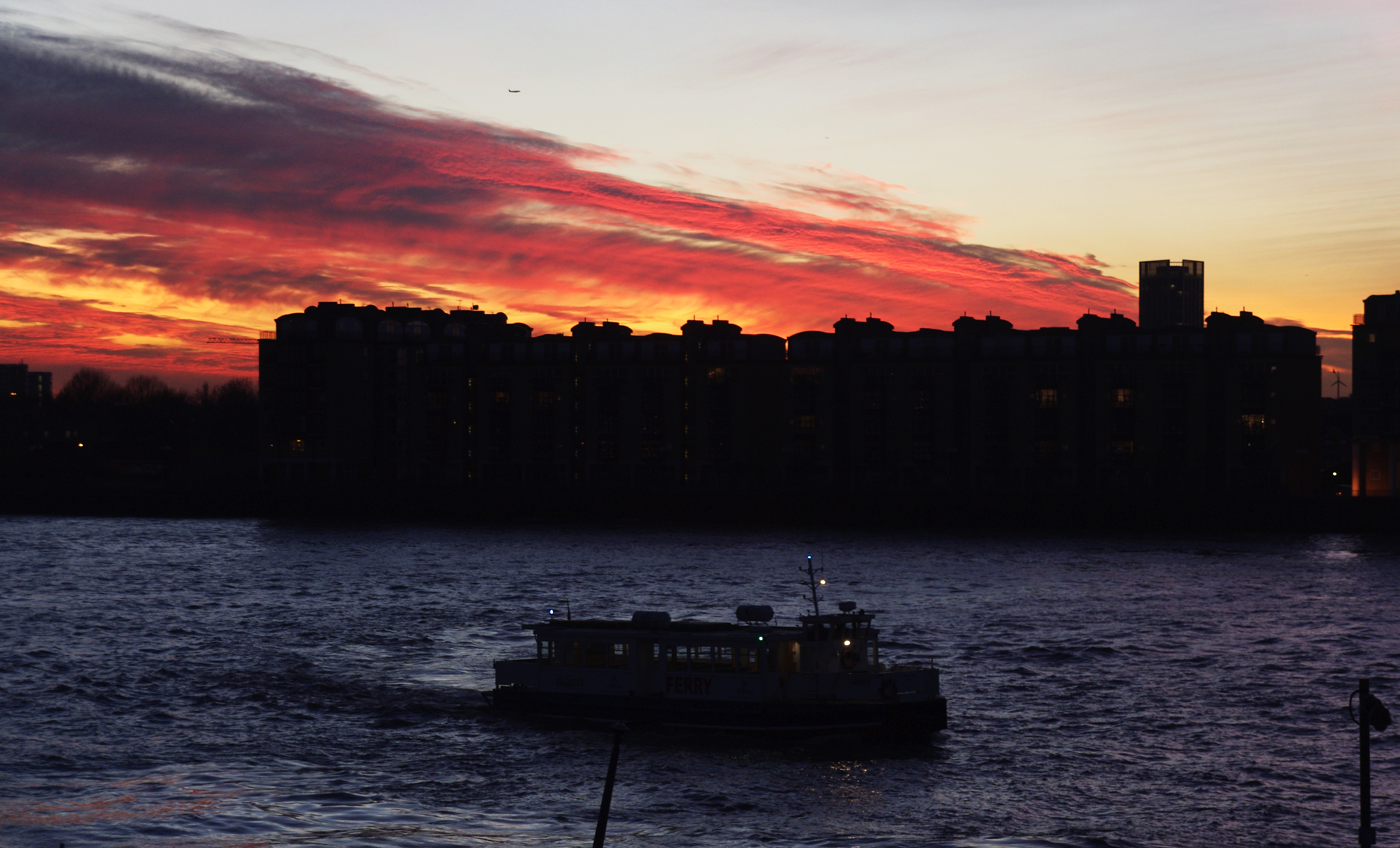 London MMB »035 River Thames