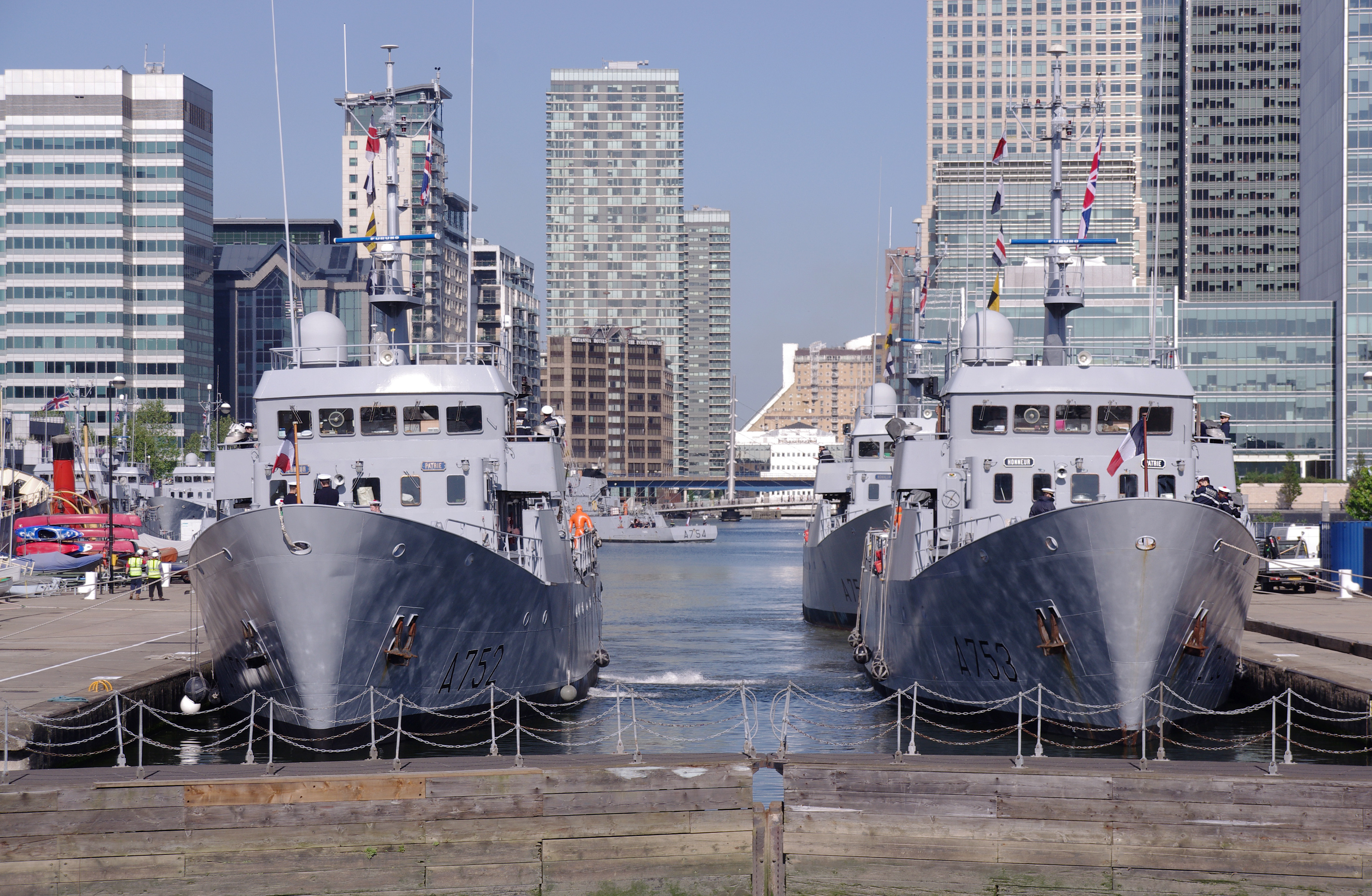 London MMB «32 City Canal