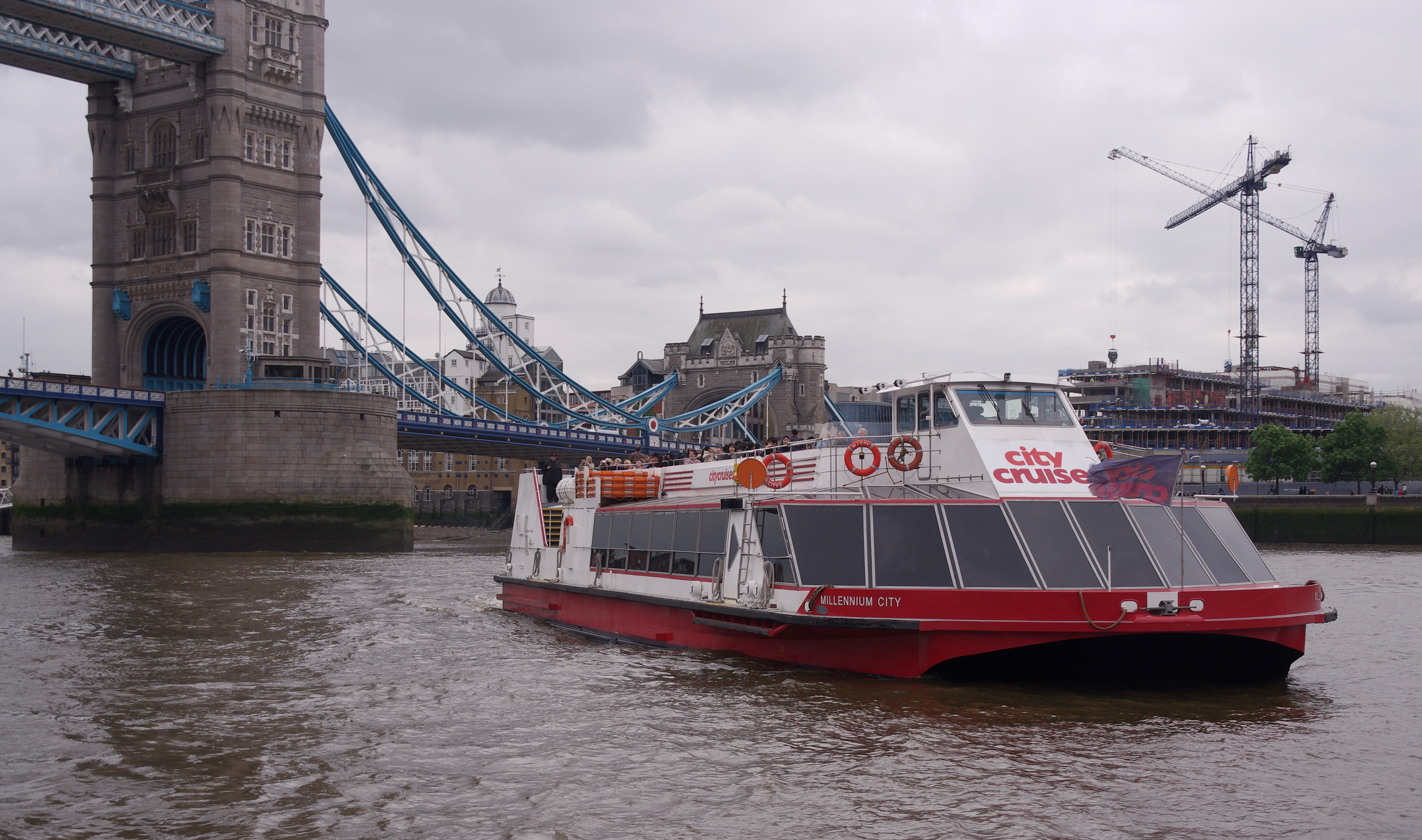 London MMB Y6 Tower Bridge