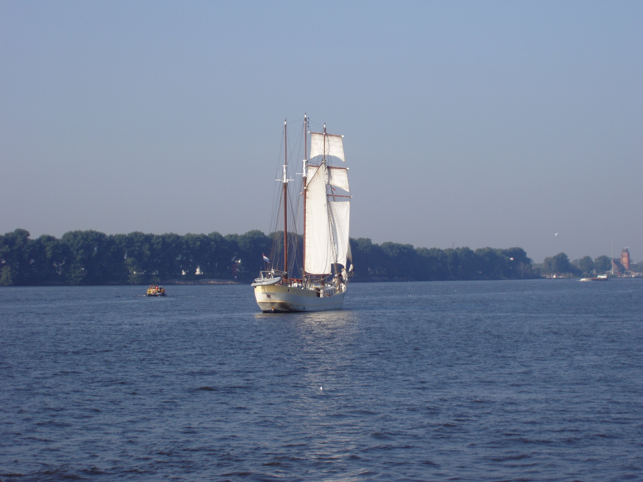 Mare Frisium auf der Elbe bei Hamburg1