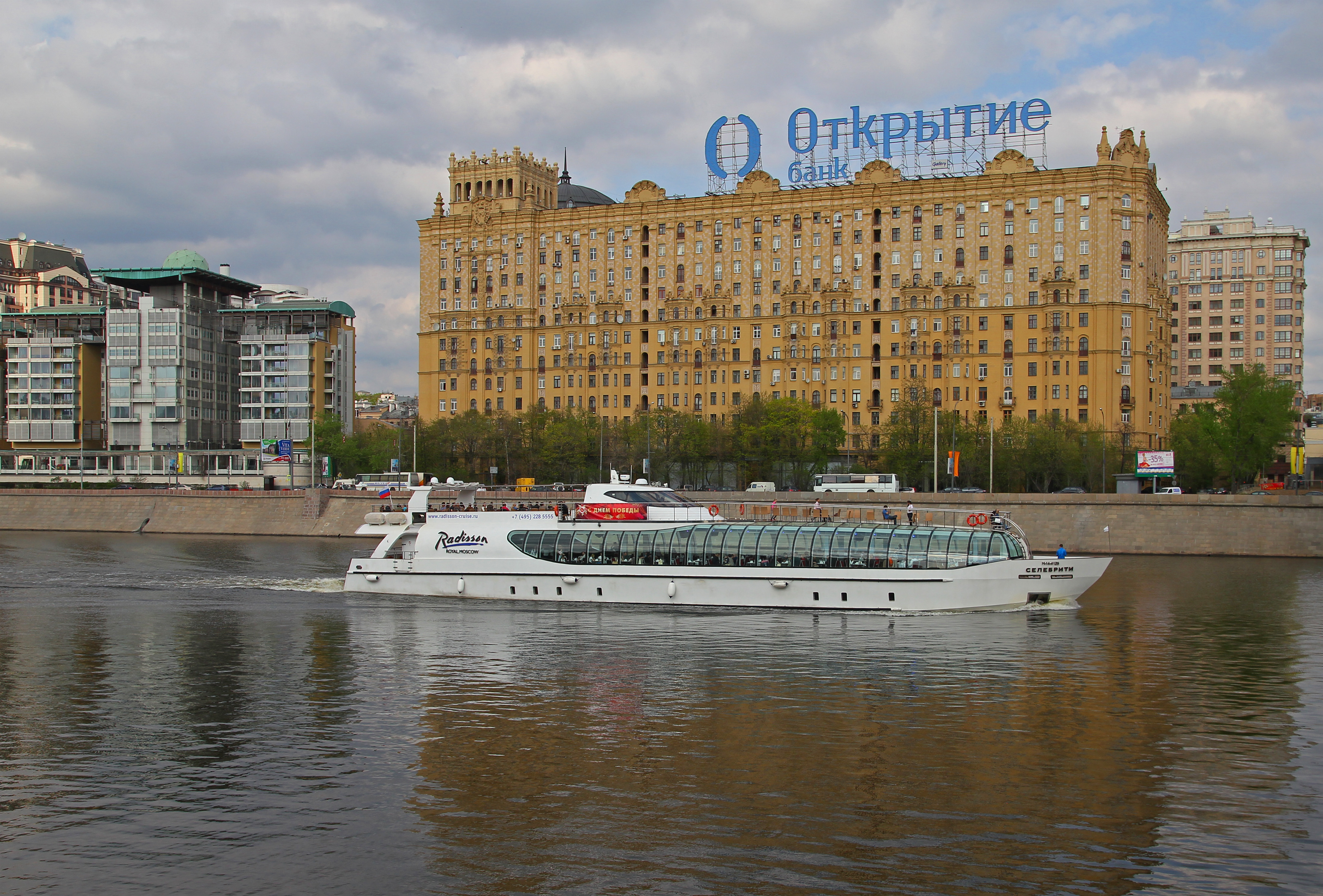 May 2011 Moskva River ship 04