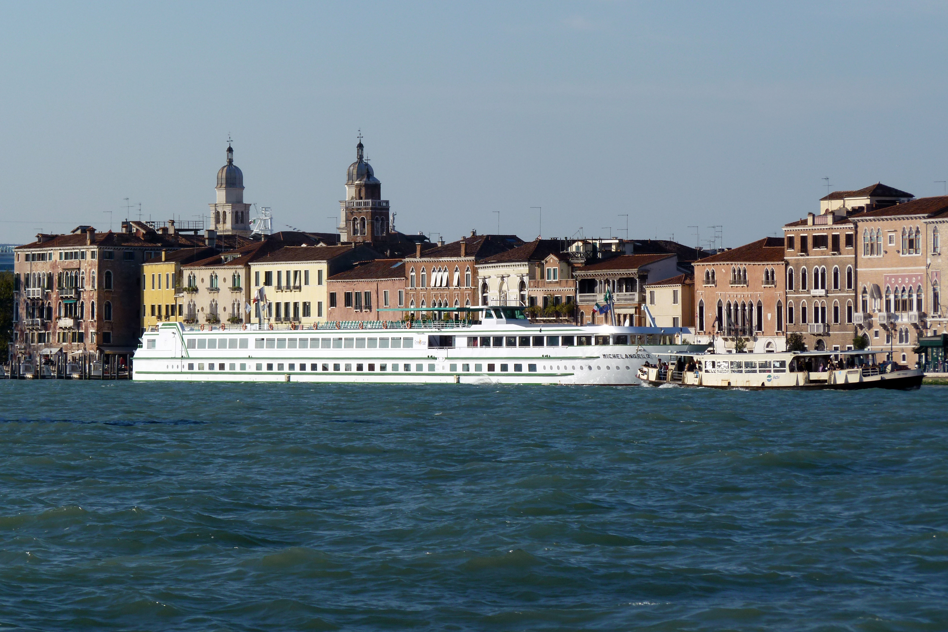 Michelangelo (ship, 2000) 006