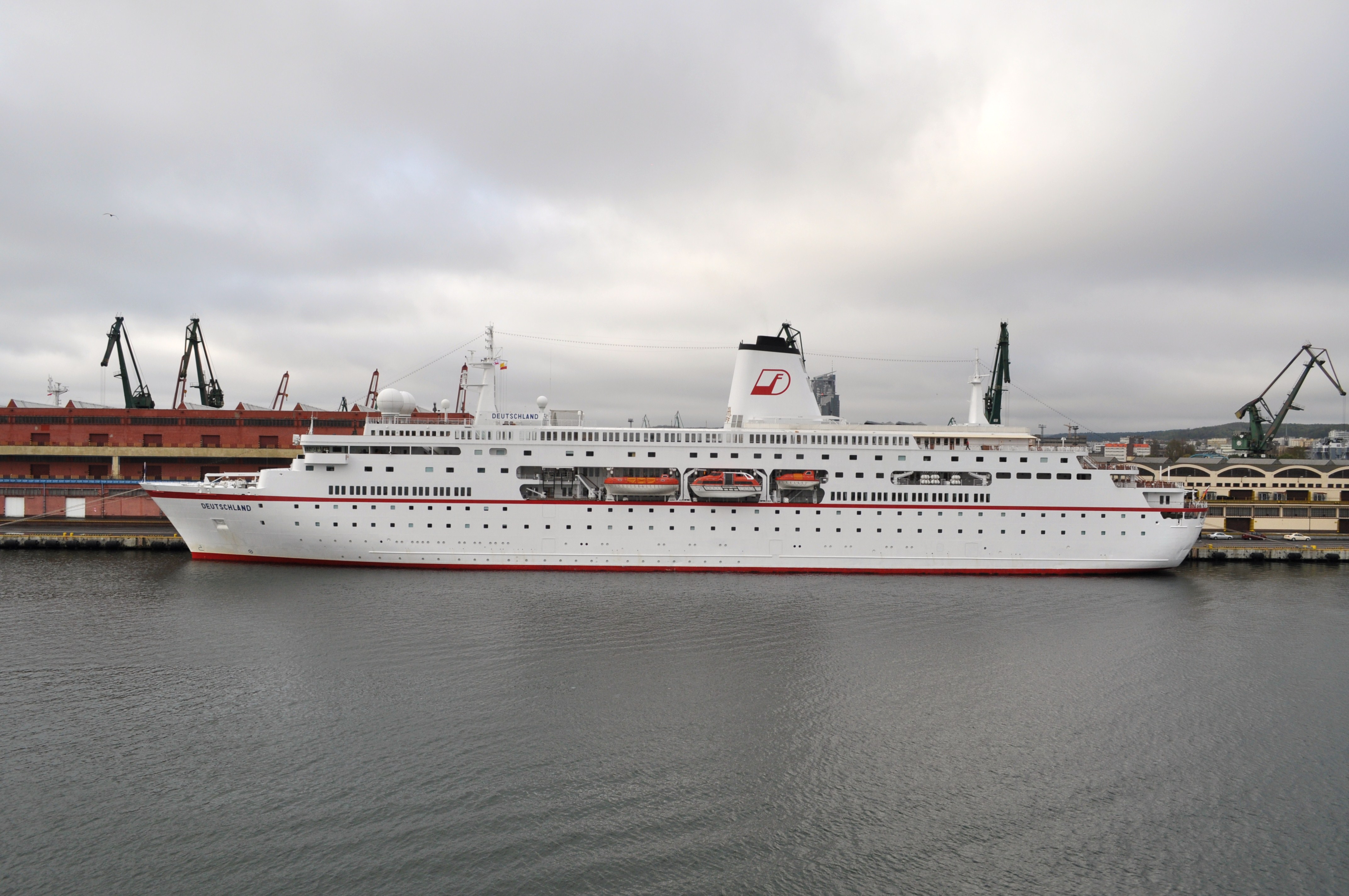 MS Deutschland-1