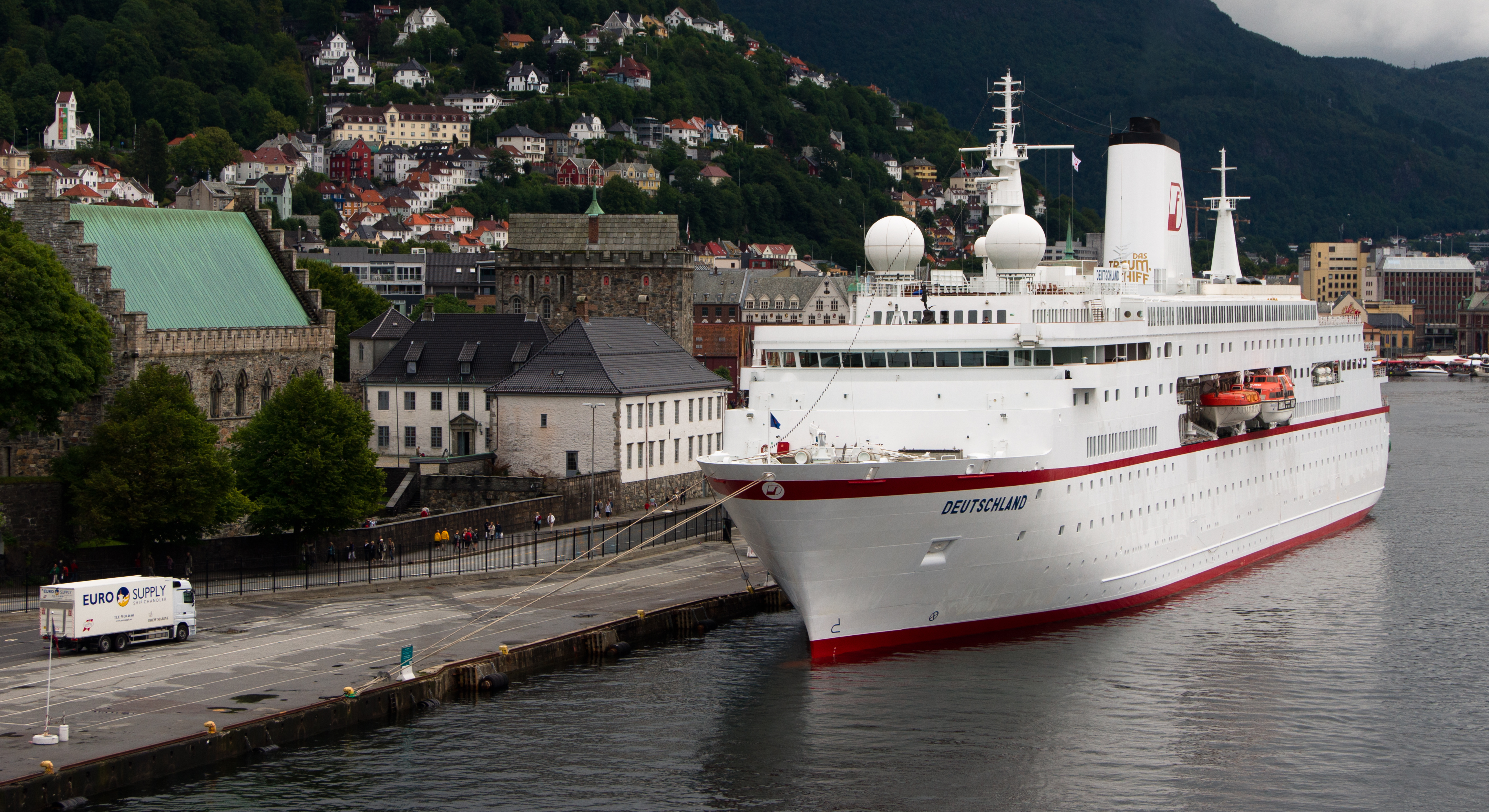 MS Deutschland (babord)