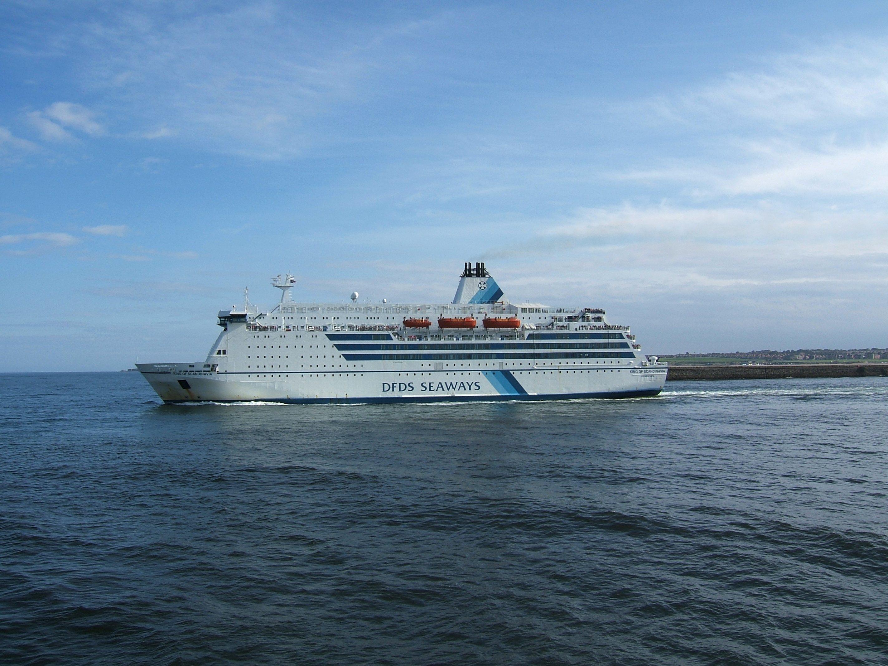 MS King of Scandinavia leaving the Tyne 2