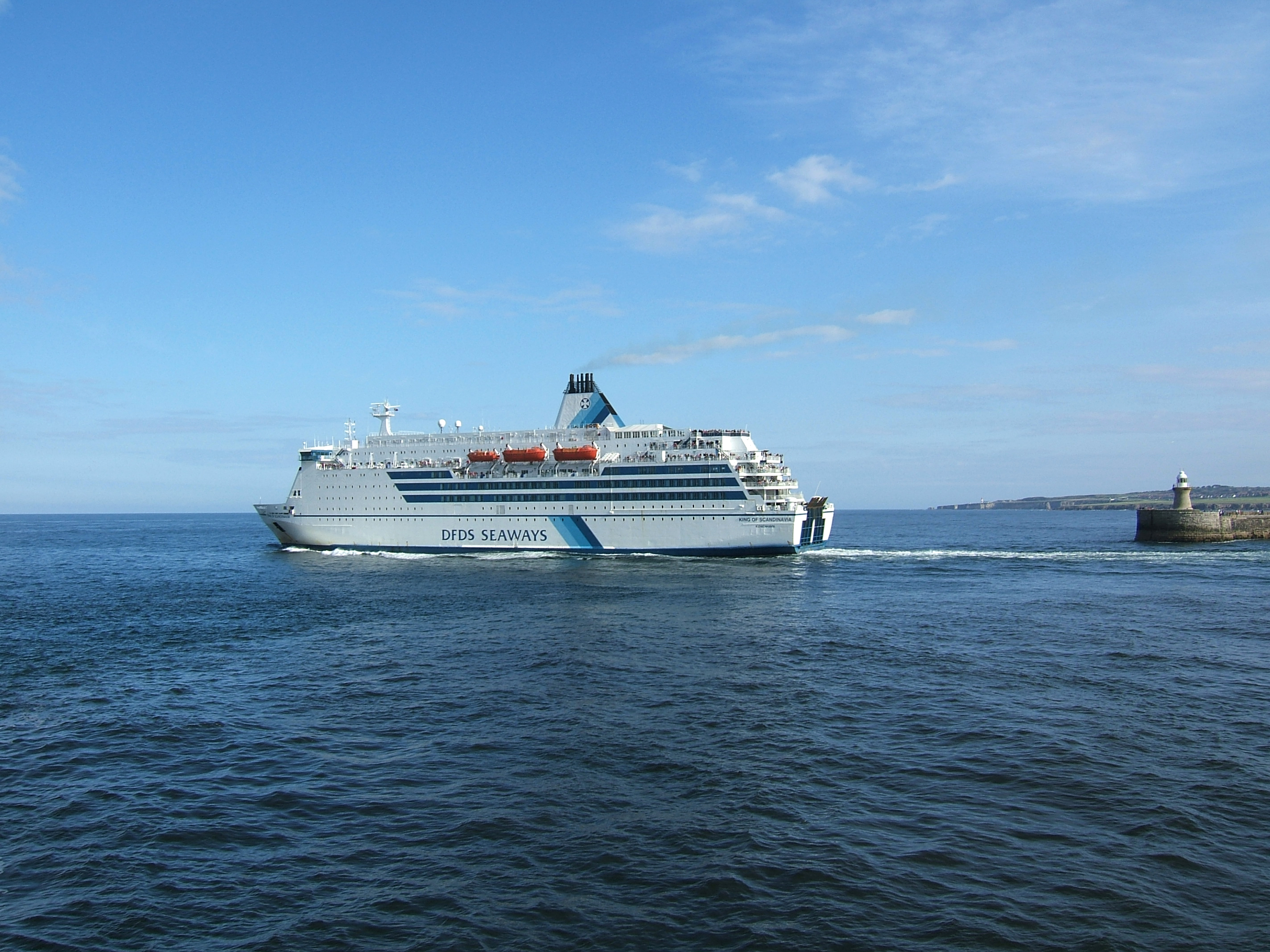 MS King of Scandinavia leaving the Tyne 3