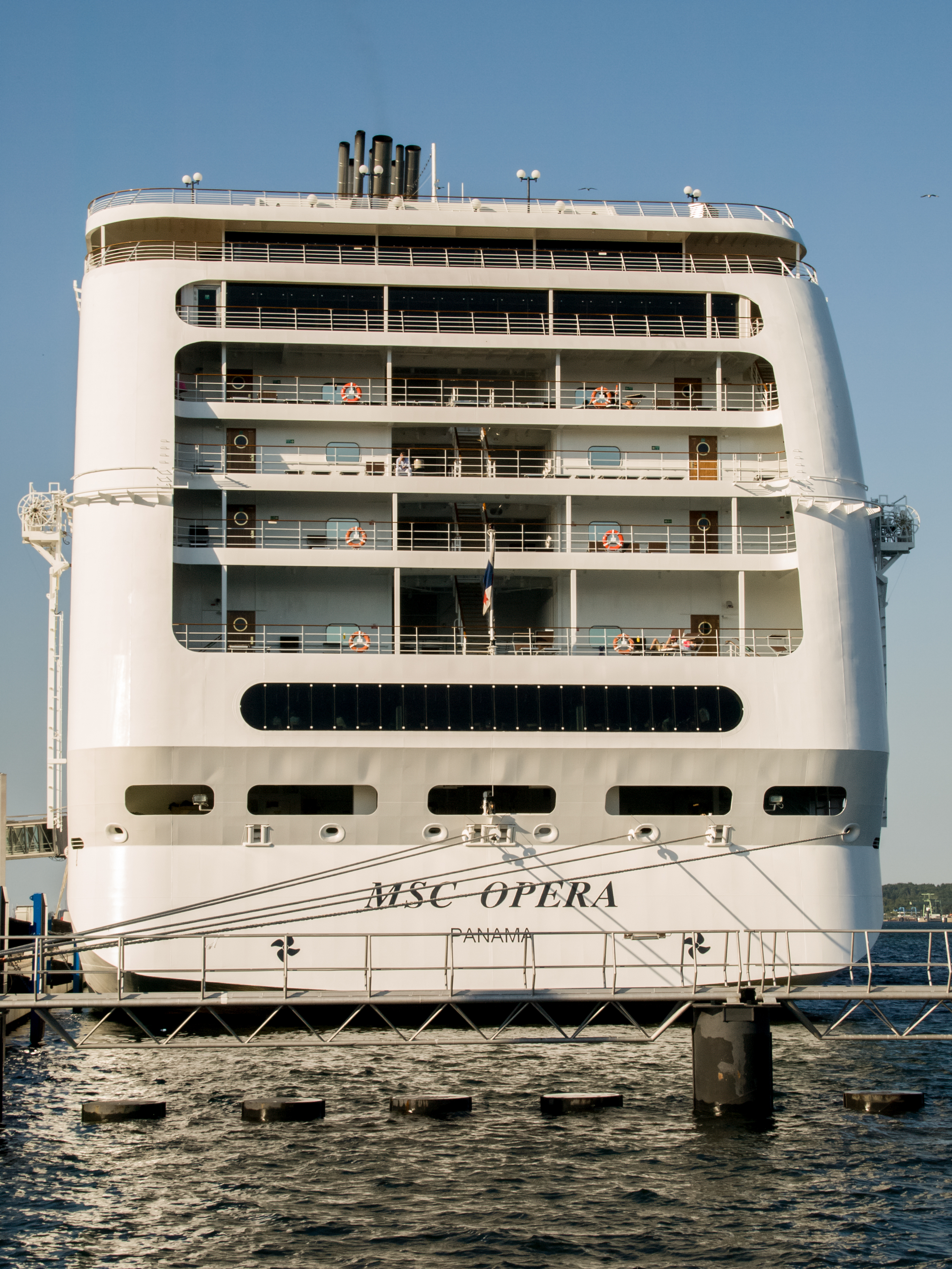 MSC Opera in Kiel 7267177-PSD