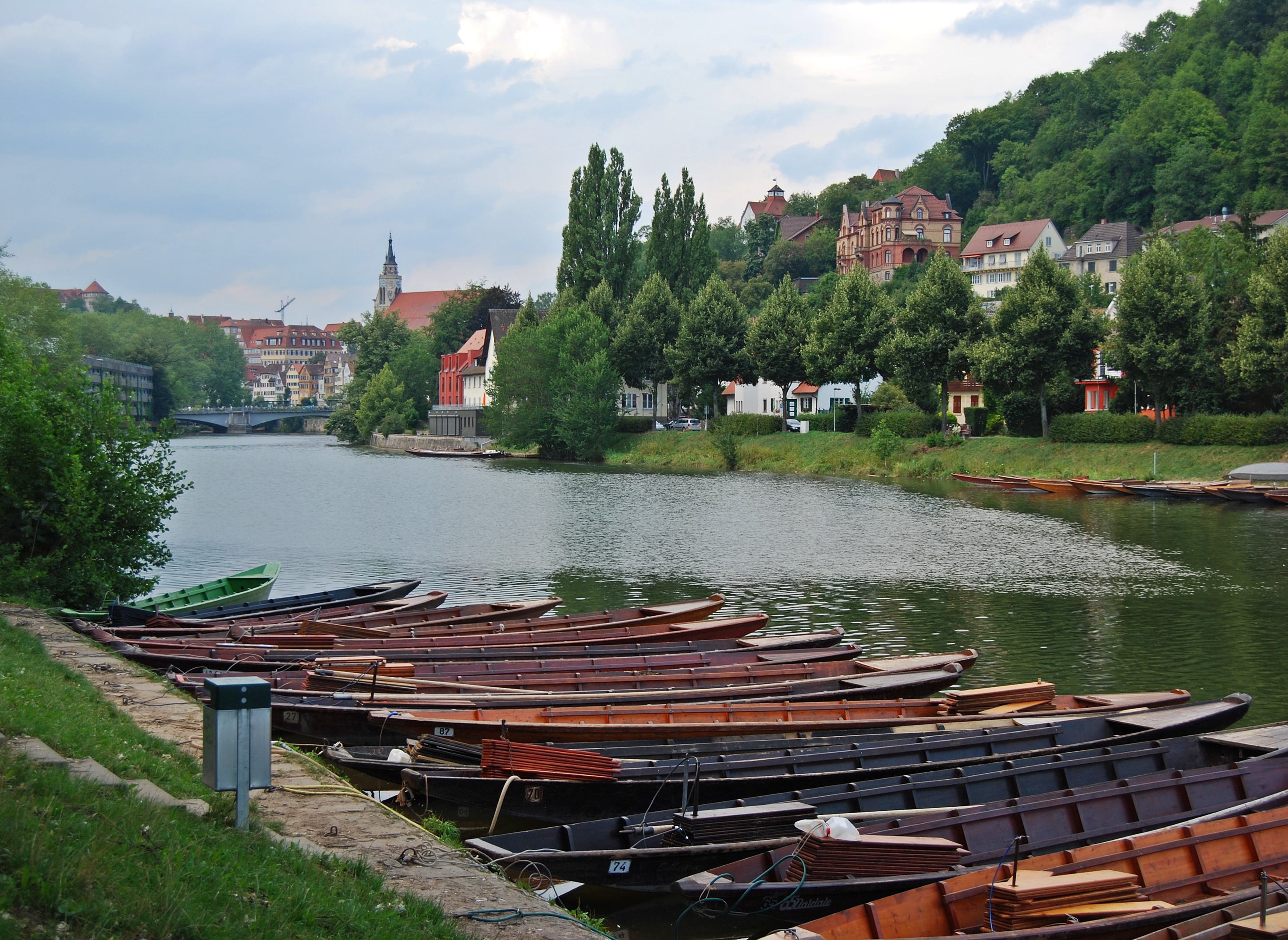 Neckarufer Tübingen Stocherkähne August 2013