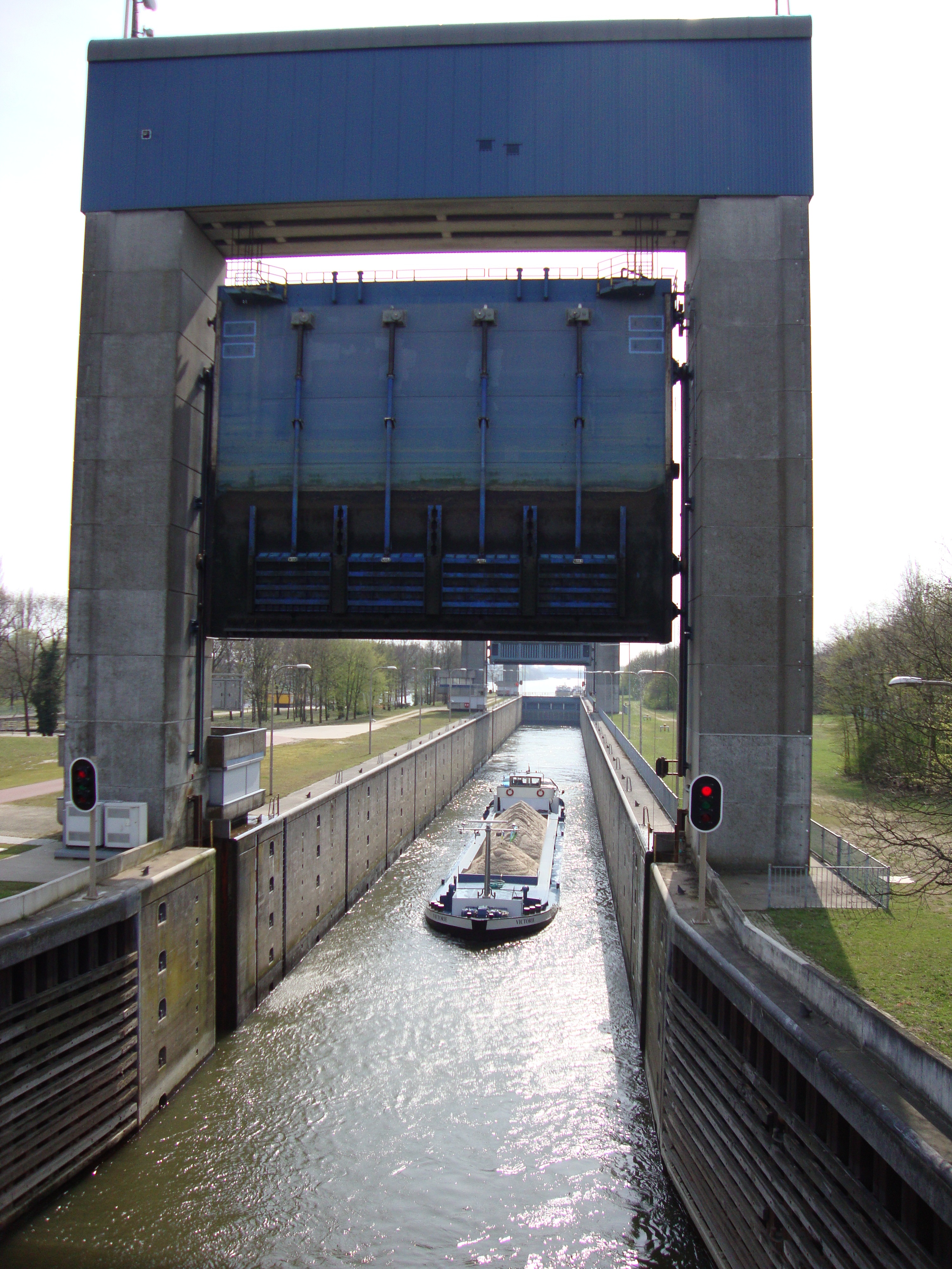 Nijmegen, sluiscomplex Weurt, nieuwe sluis, noordzijde open