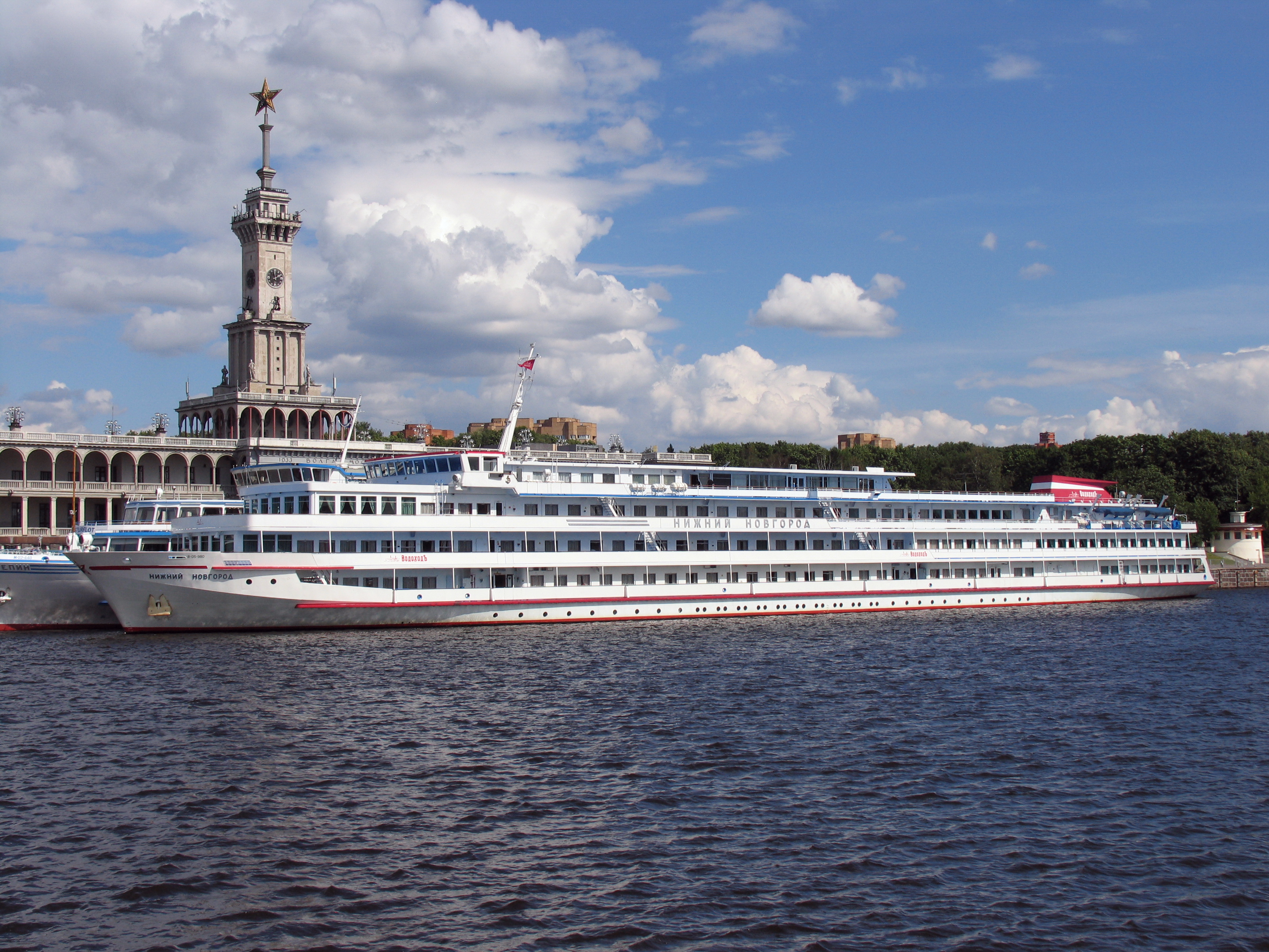 Nizhniy Novgorod in North River Port 18-jul-2012 02