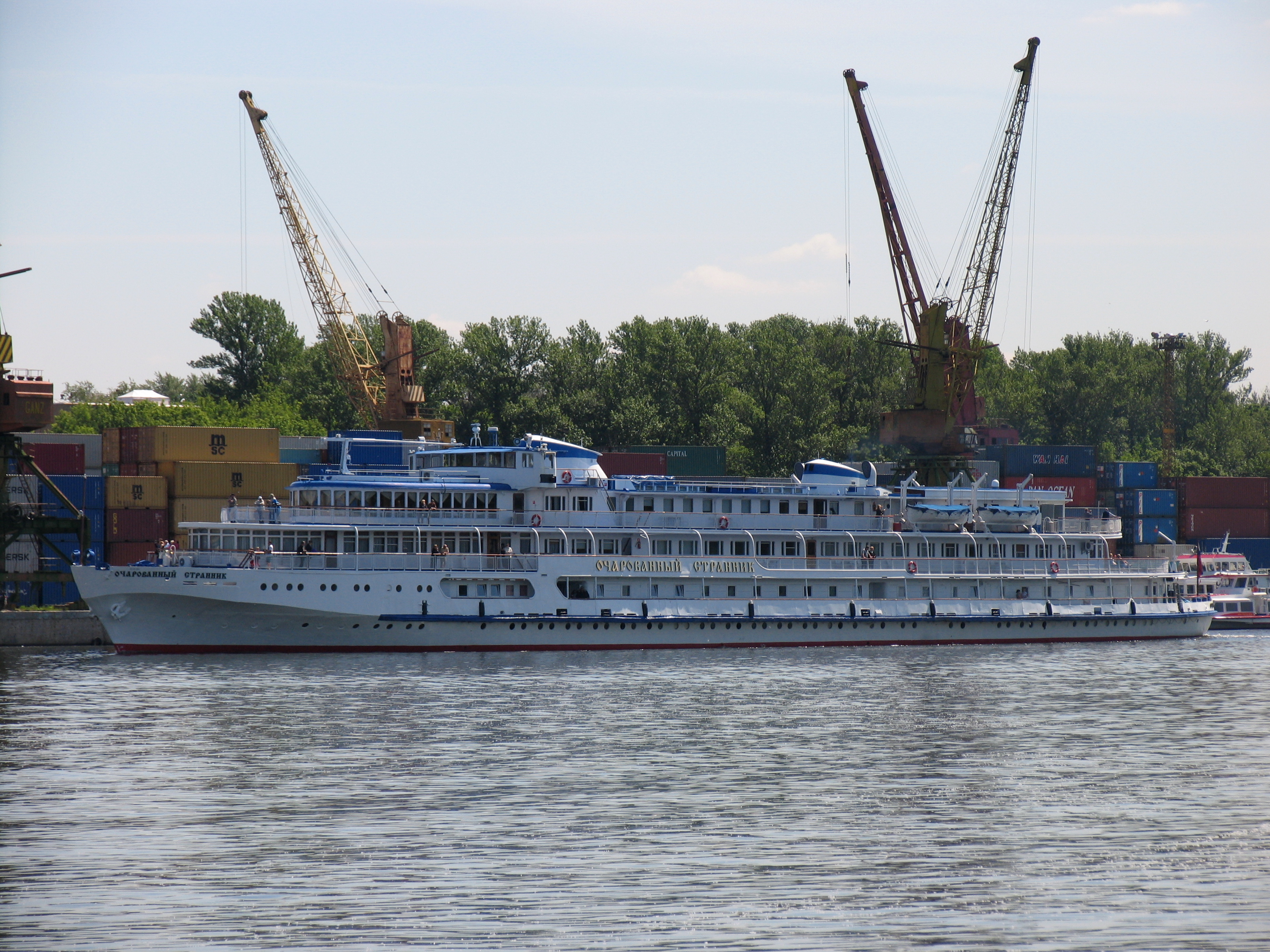 Ocharovannyy Strannik on Khimki Reservoir 5-jun-2012 1