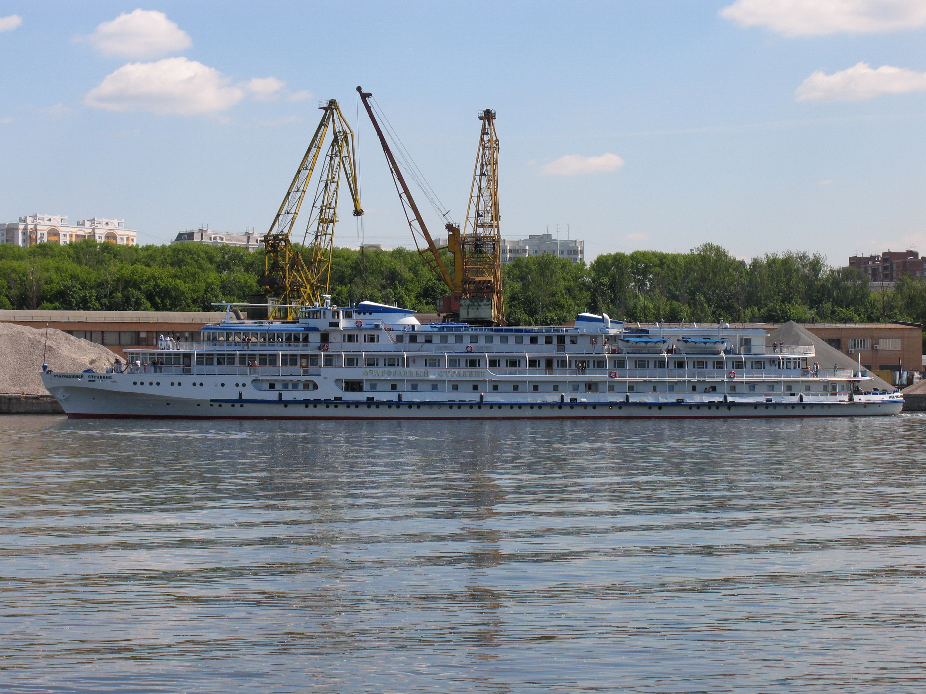 Ocharovannyy Strannik on Khimki Reservoir 5-jun-2012 2