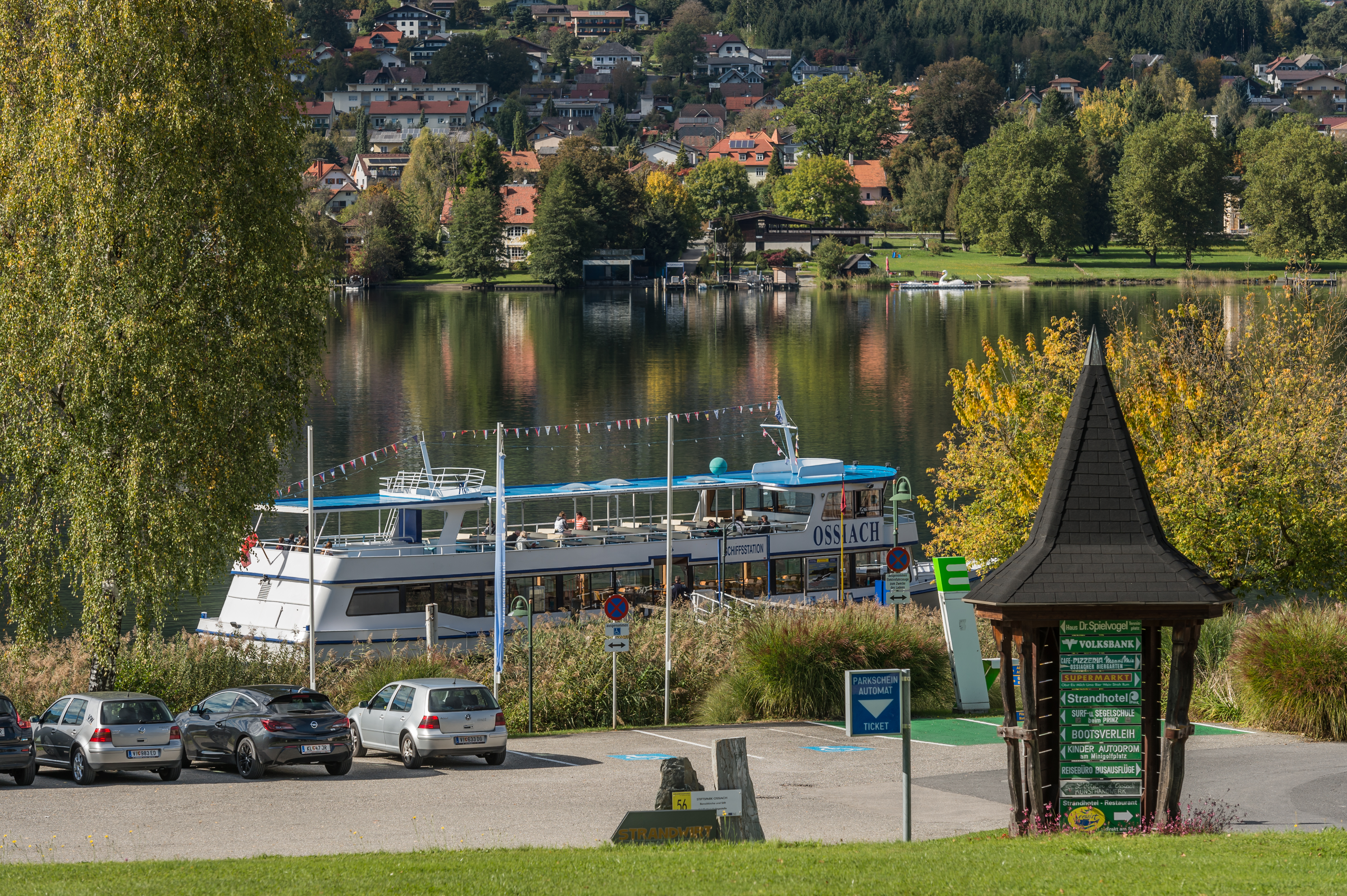 Ossiach Schiffsanlegestelle MS Ossiach am Landungssteg 06102016 4590