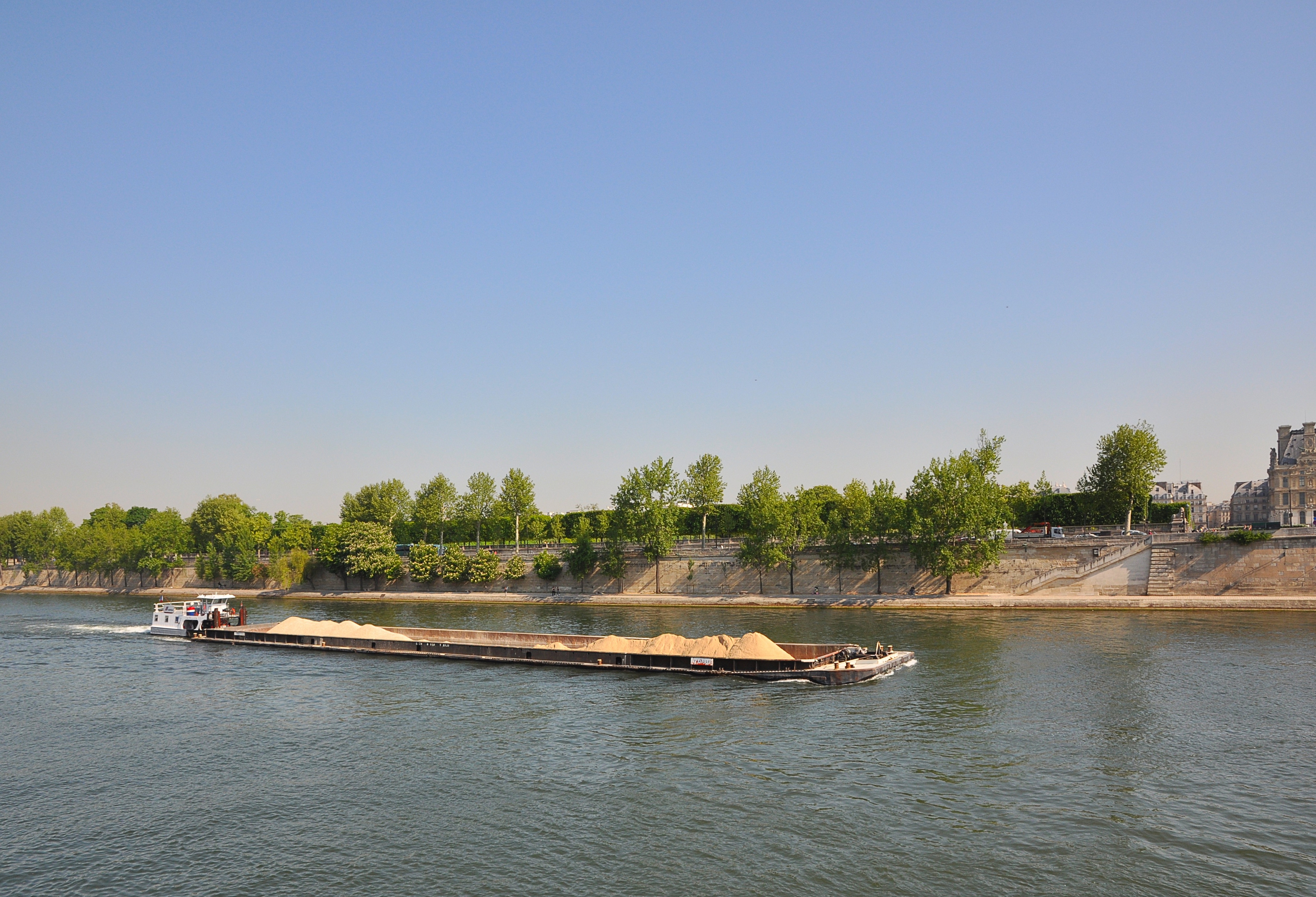 Péniche sur la Seine - Paris