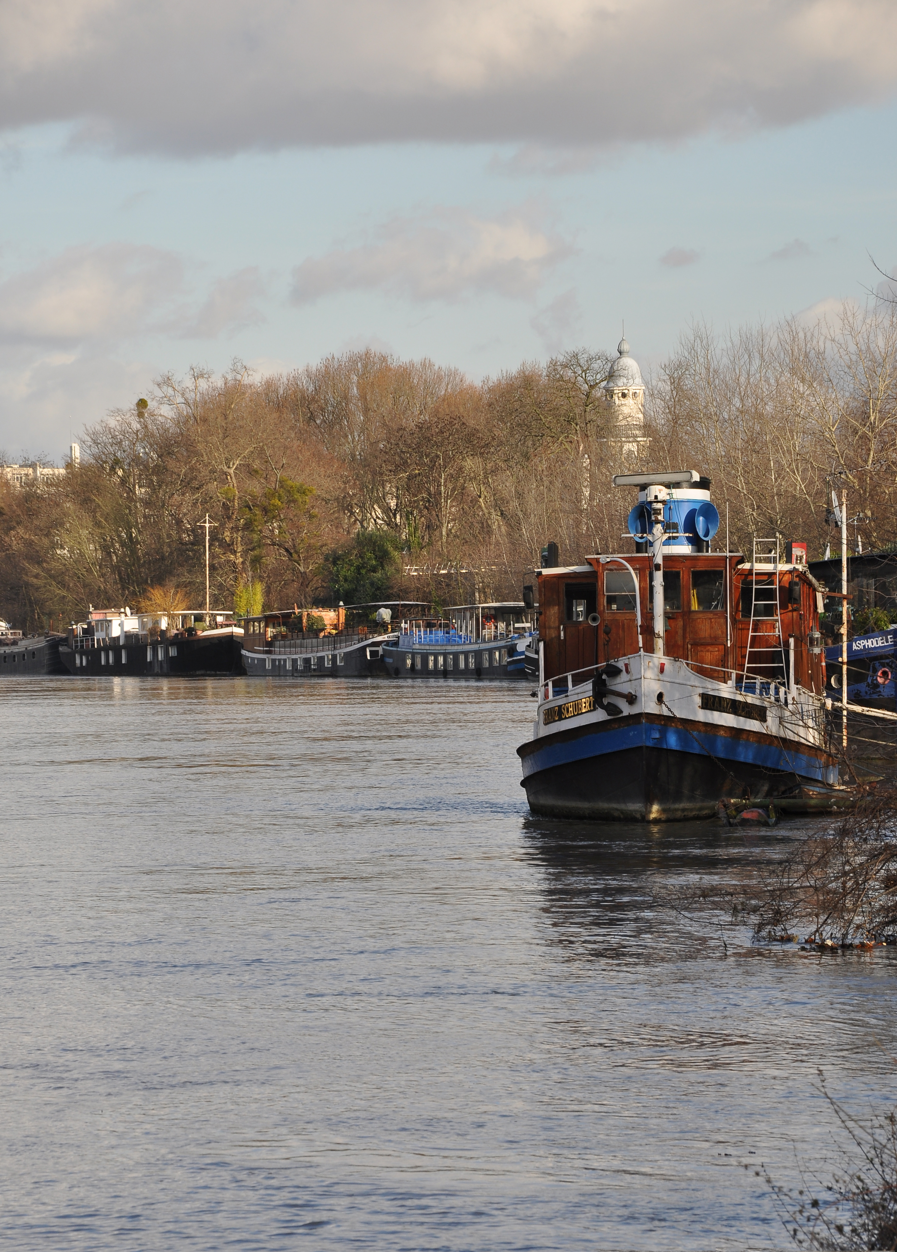 Paris barges on the river Seine 001