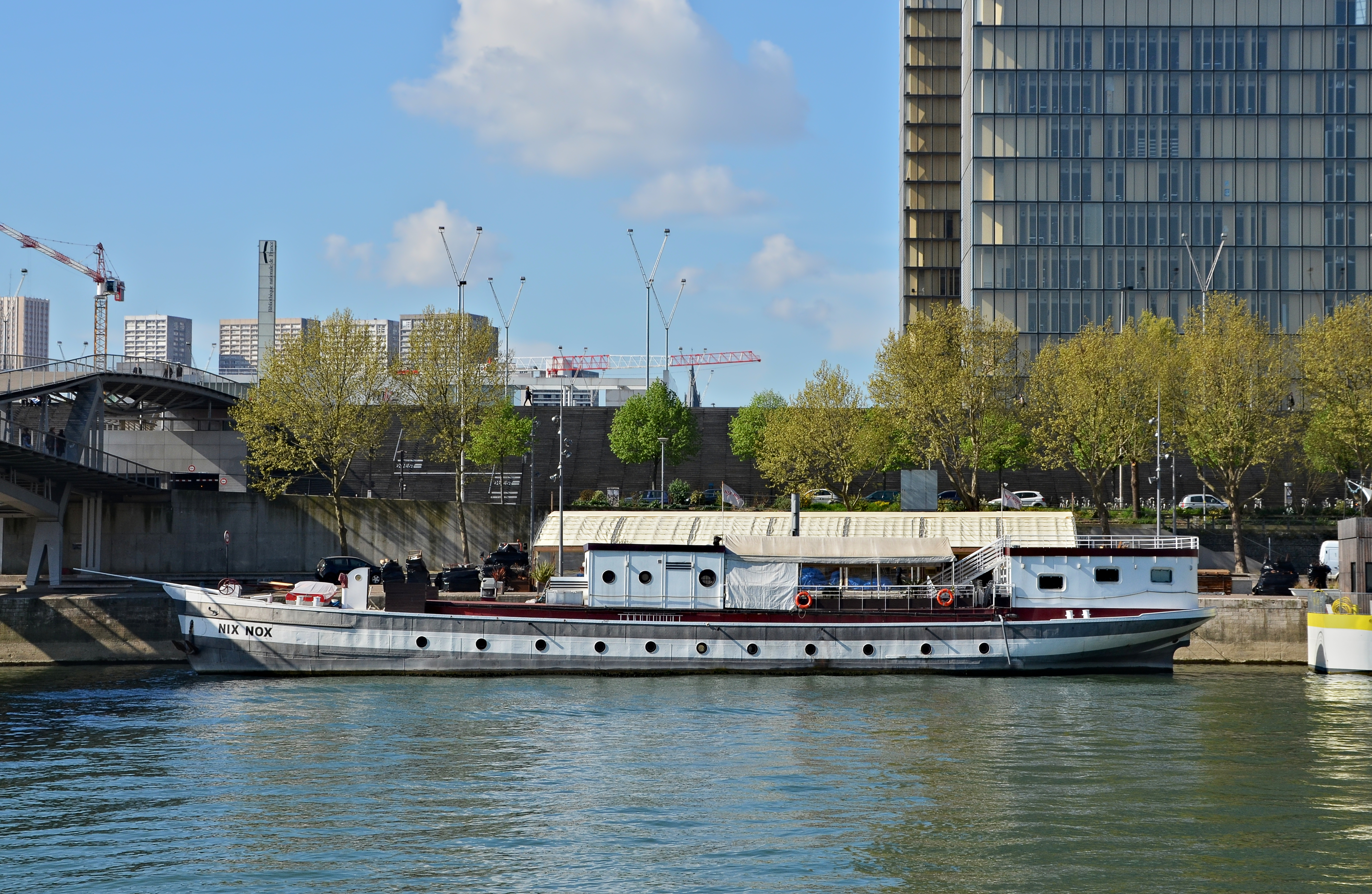 Paris Bateau amarré port de la Gare 2014