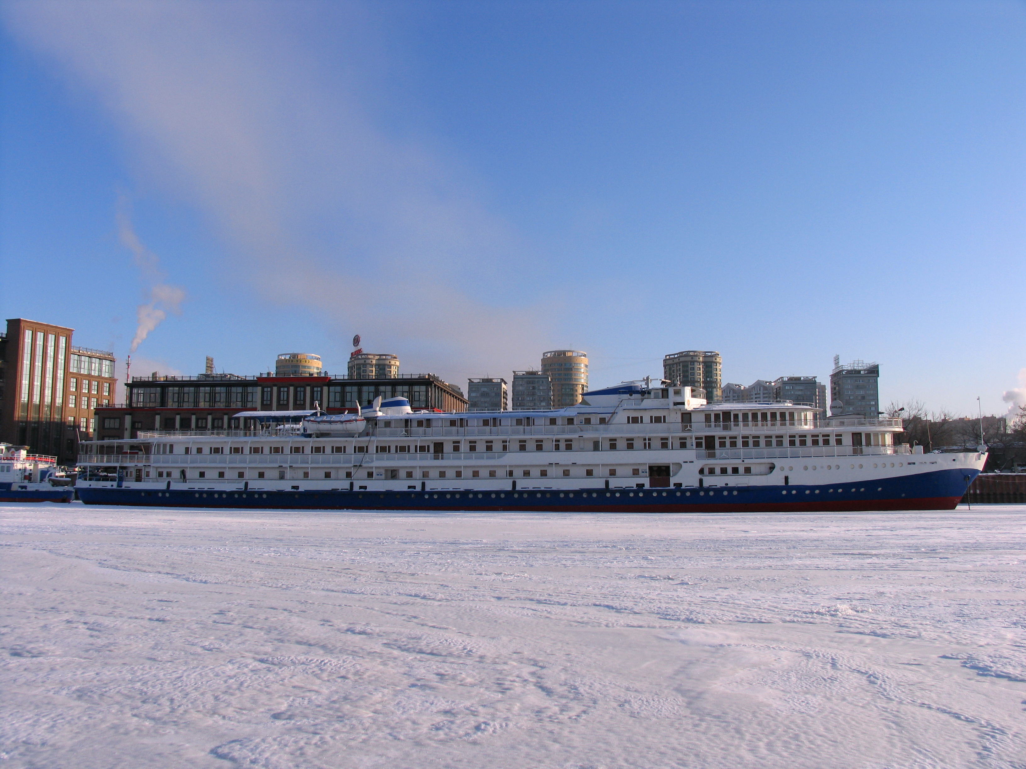 Petr Pervyy in North River Port 31-jan-2012 01
