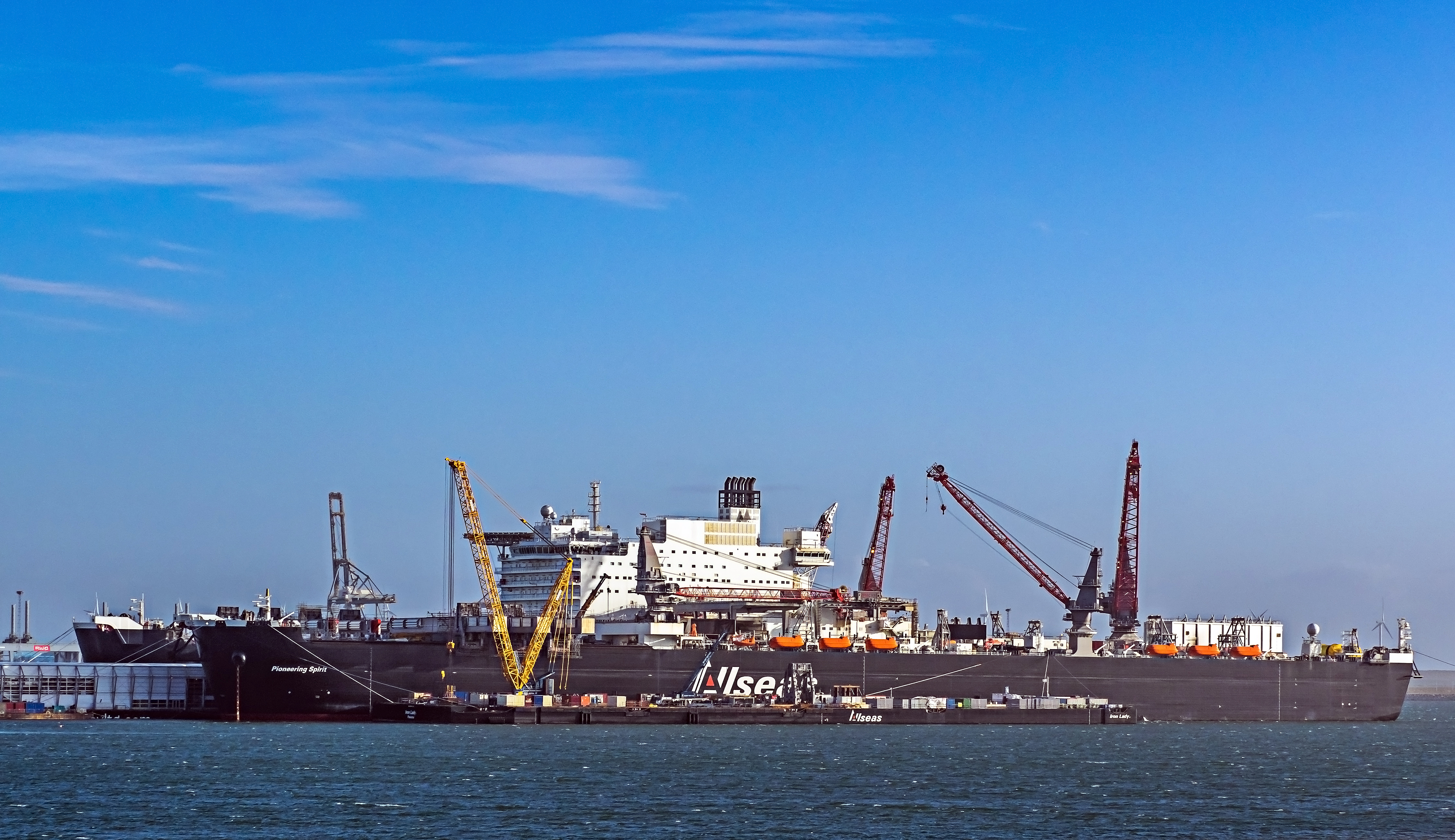 Pioneering Spirit (ship, 2014) 016
