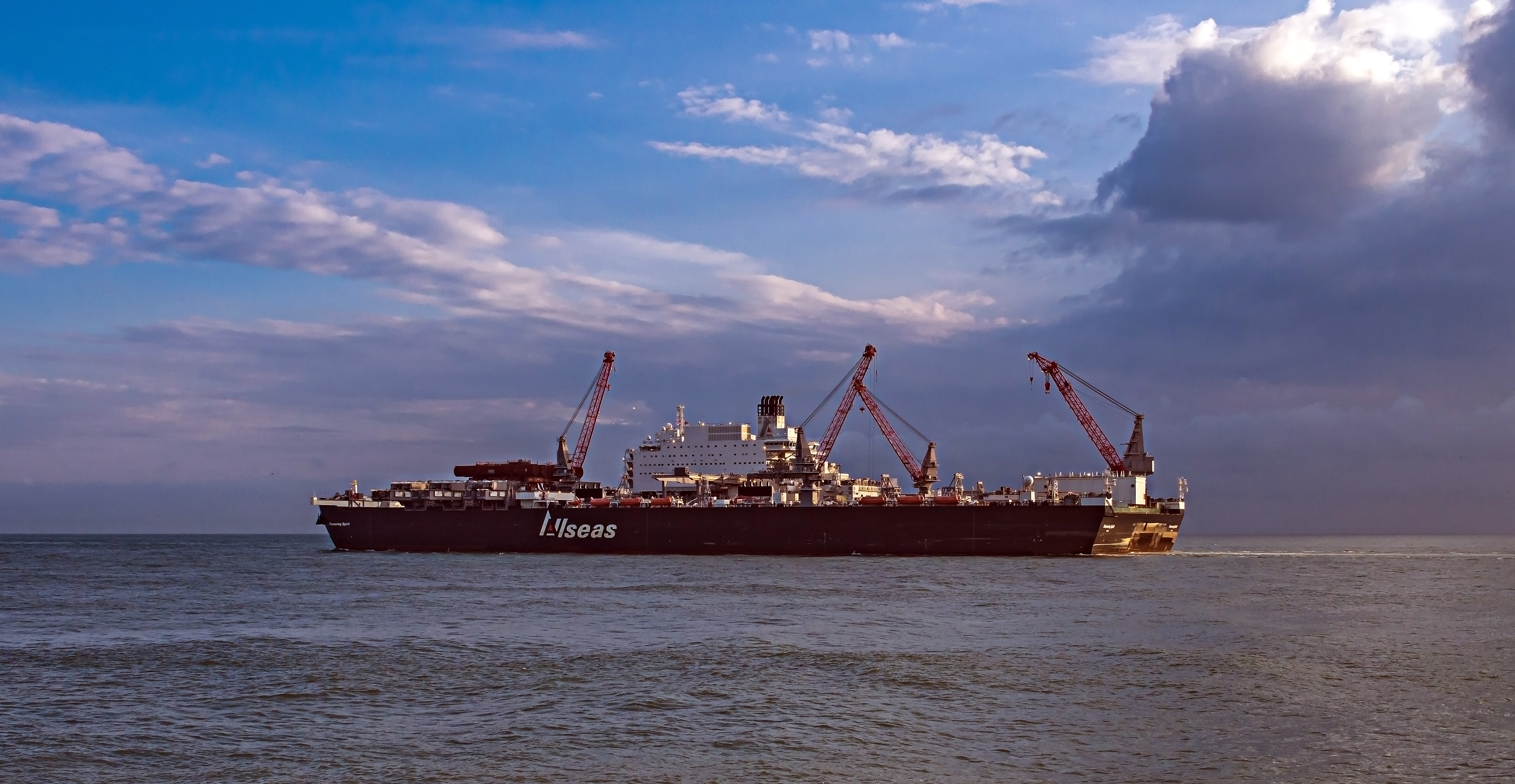 Pioneering Spirit (ship, 2014) 017