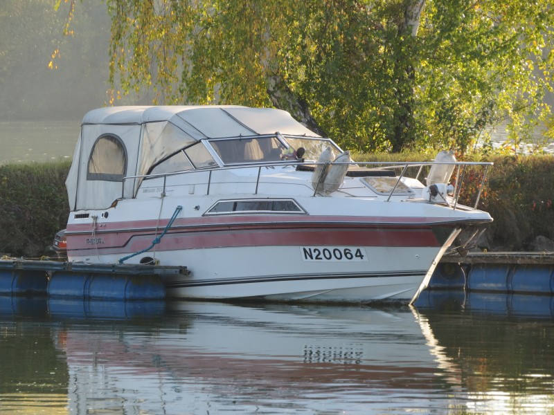 2018-10-22 (821) Regal Ambassador 255 XL, N20064 at Krems an der Donau, Austria