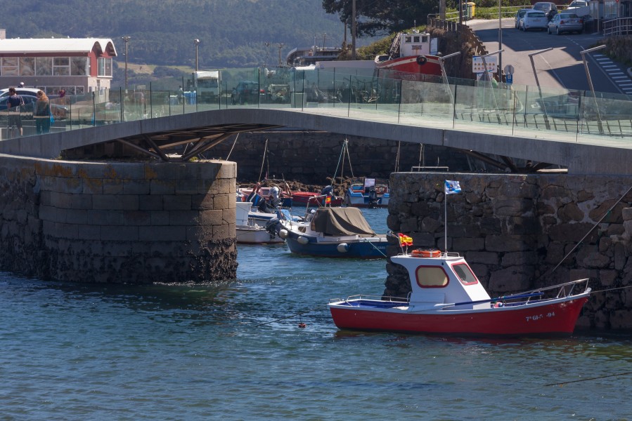 Acceso ó porto deportivo para embarcacións. Camariñas 123
