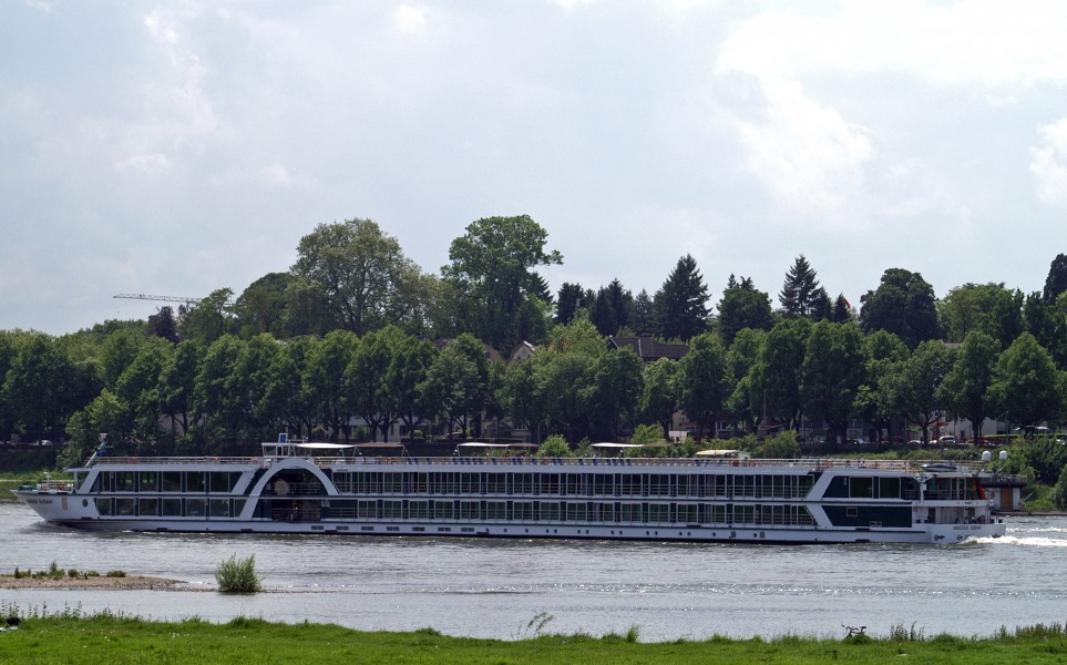 Amadeus Elegant (ship, 2010) 001