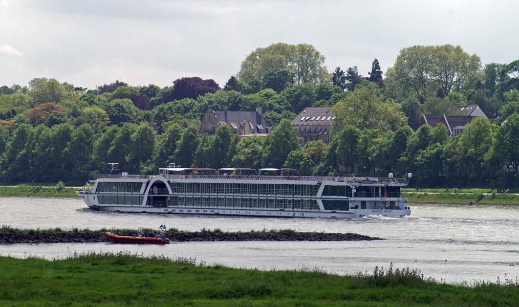 Amadeus Elegant (ship, 2010) 002
