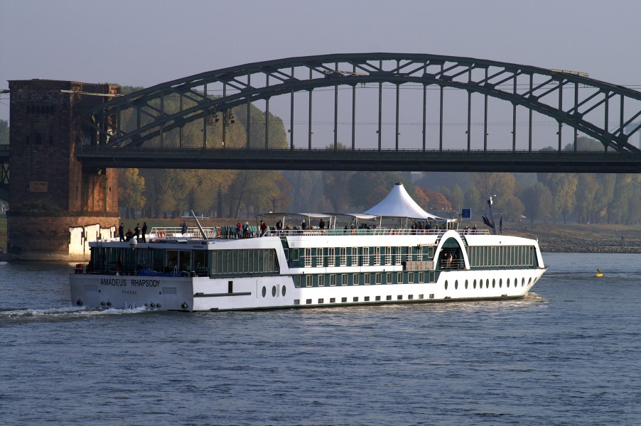 Amadeus Rhapsody (ship, 1998) 004
