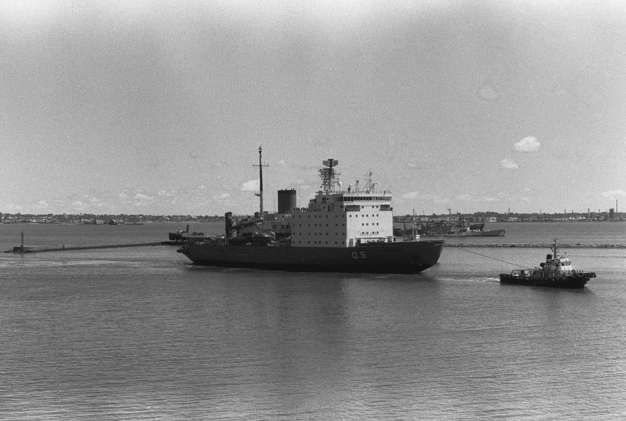Argentinian Navy icebreaker Almirante Irizar (Q-5)