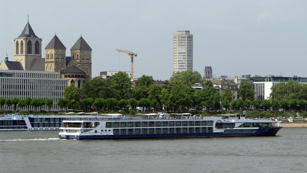 Avalon Felicity (ship, 2010) 014